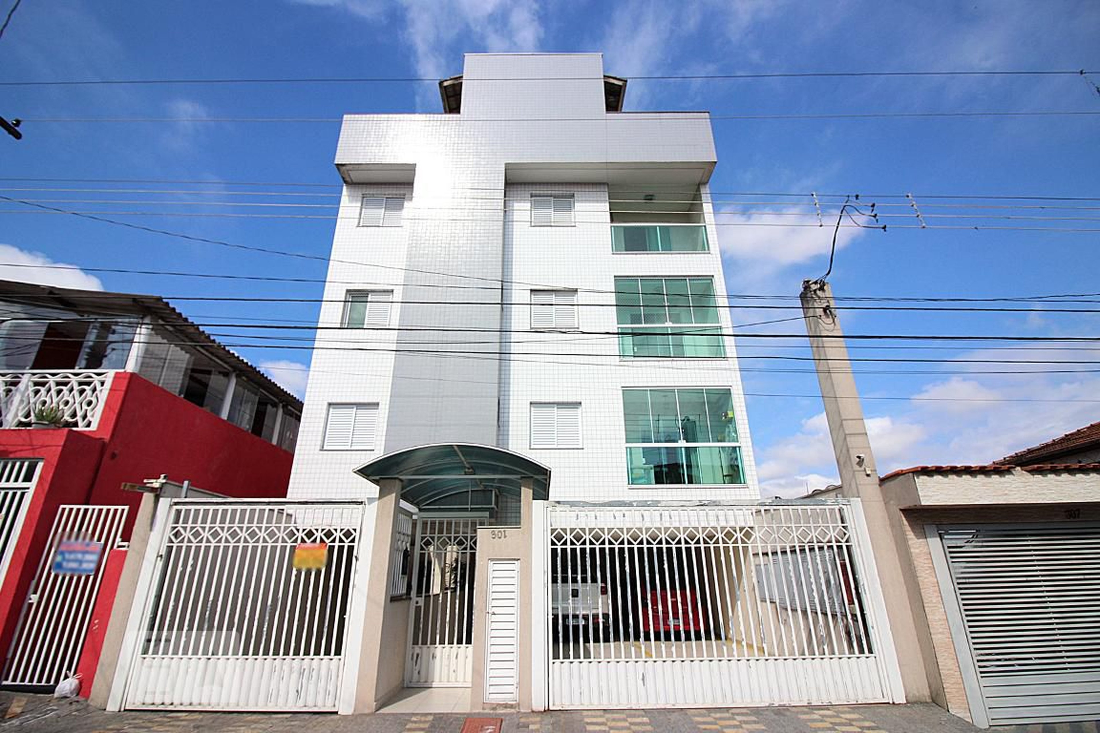 Fachada Condomínio em Rua Doutor Curt, 301