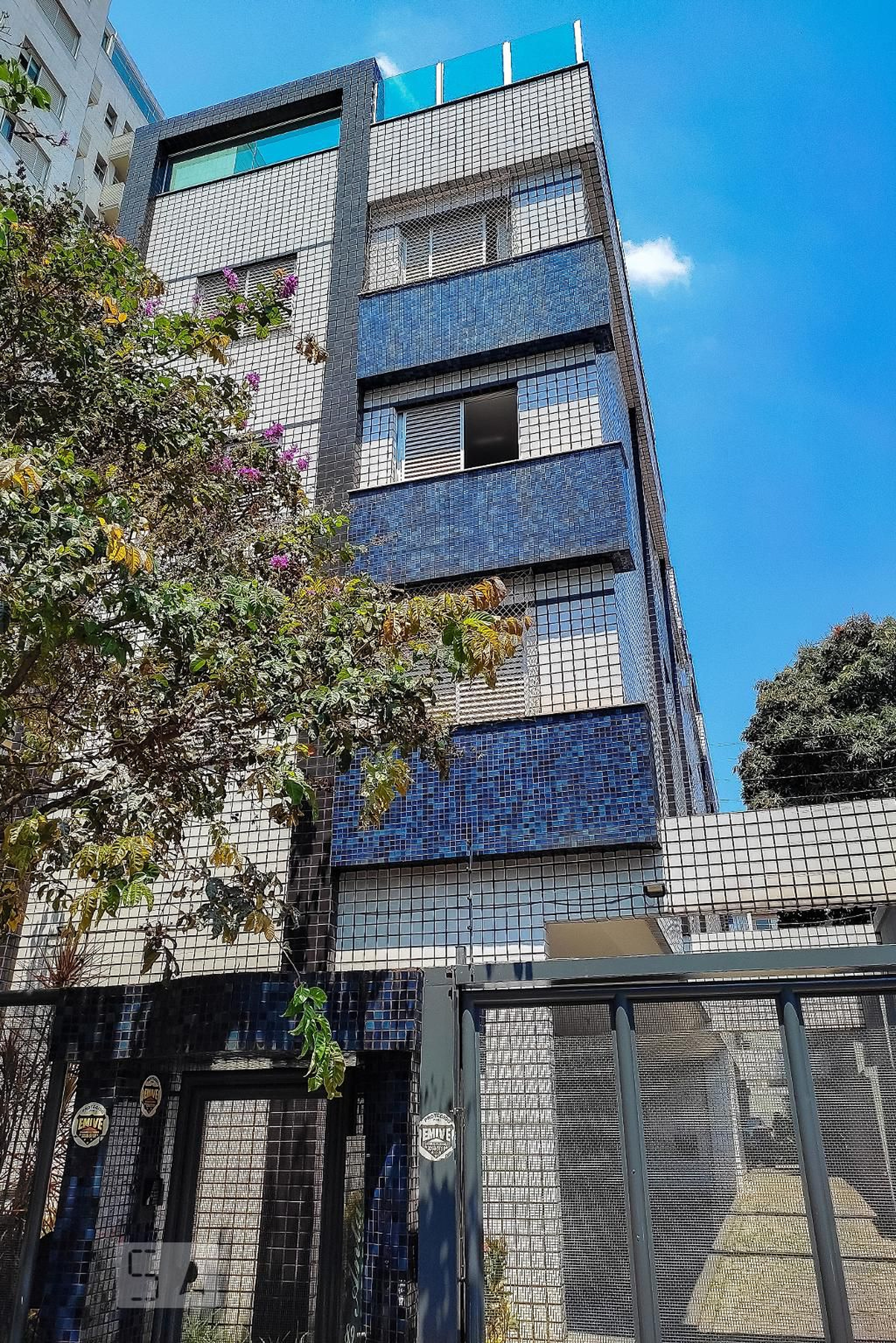 Fachada Condomínio em Rua Nunes Viêira, 89