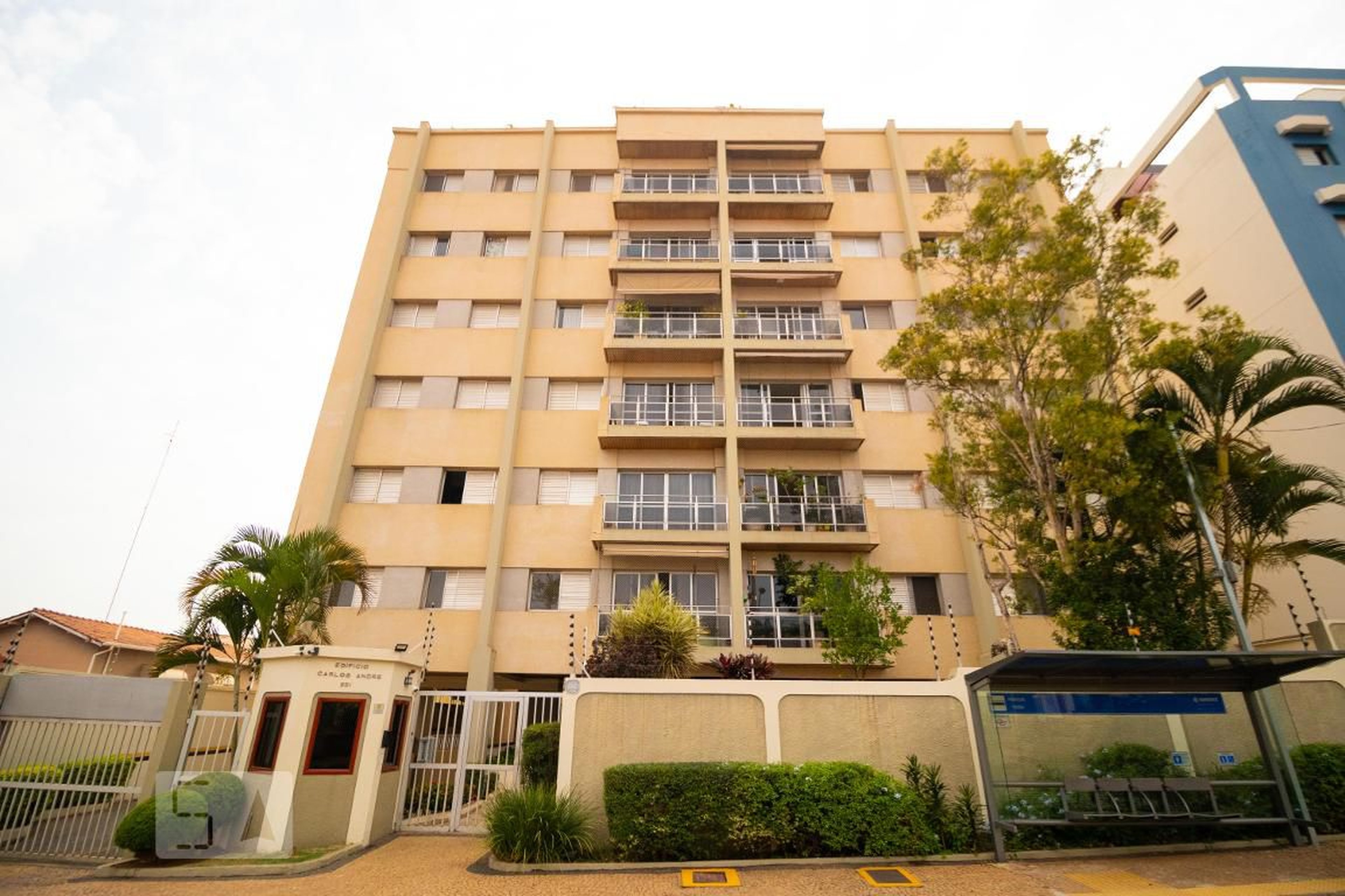 Fachada Condomínio em Rua Dona Carolina Prado Penteado, 351