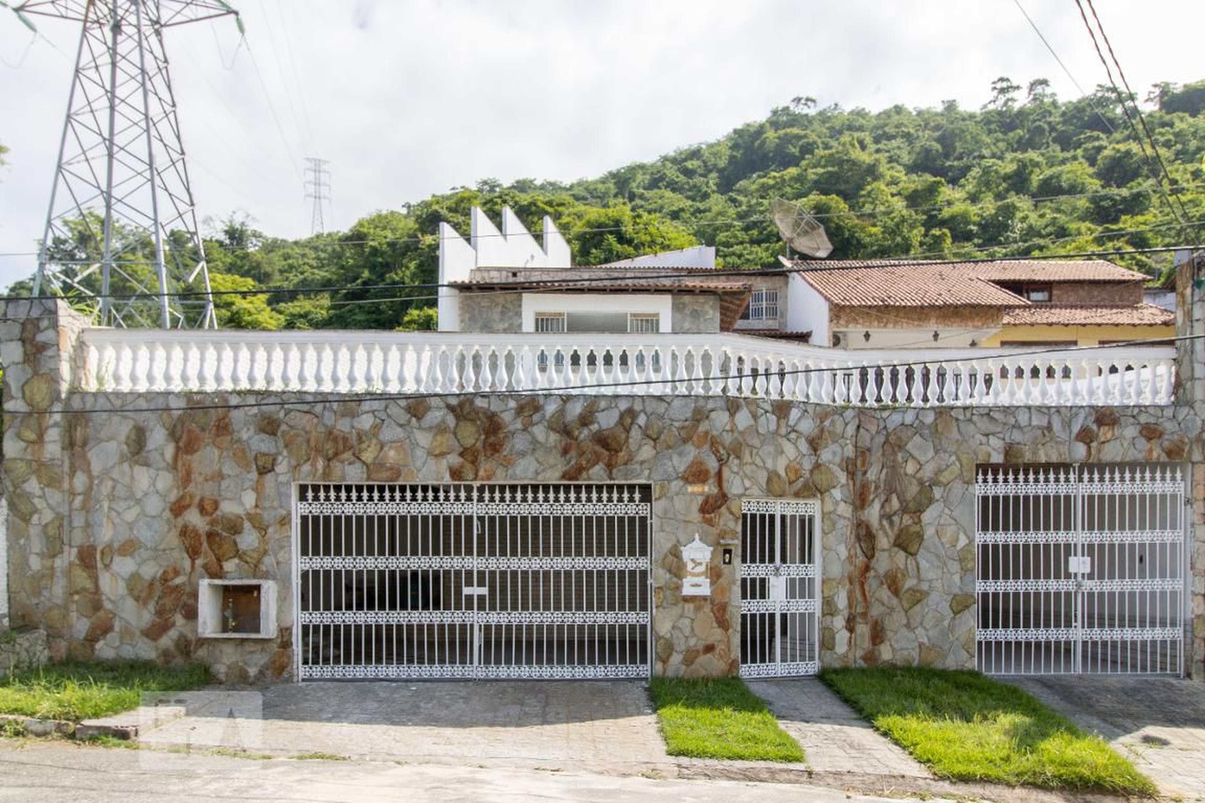 Fachada Condomínio em Rua São Caetano do Sul, 172