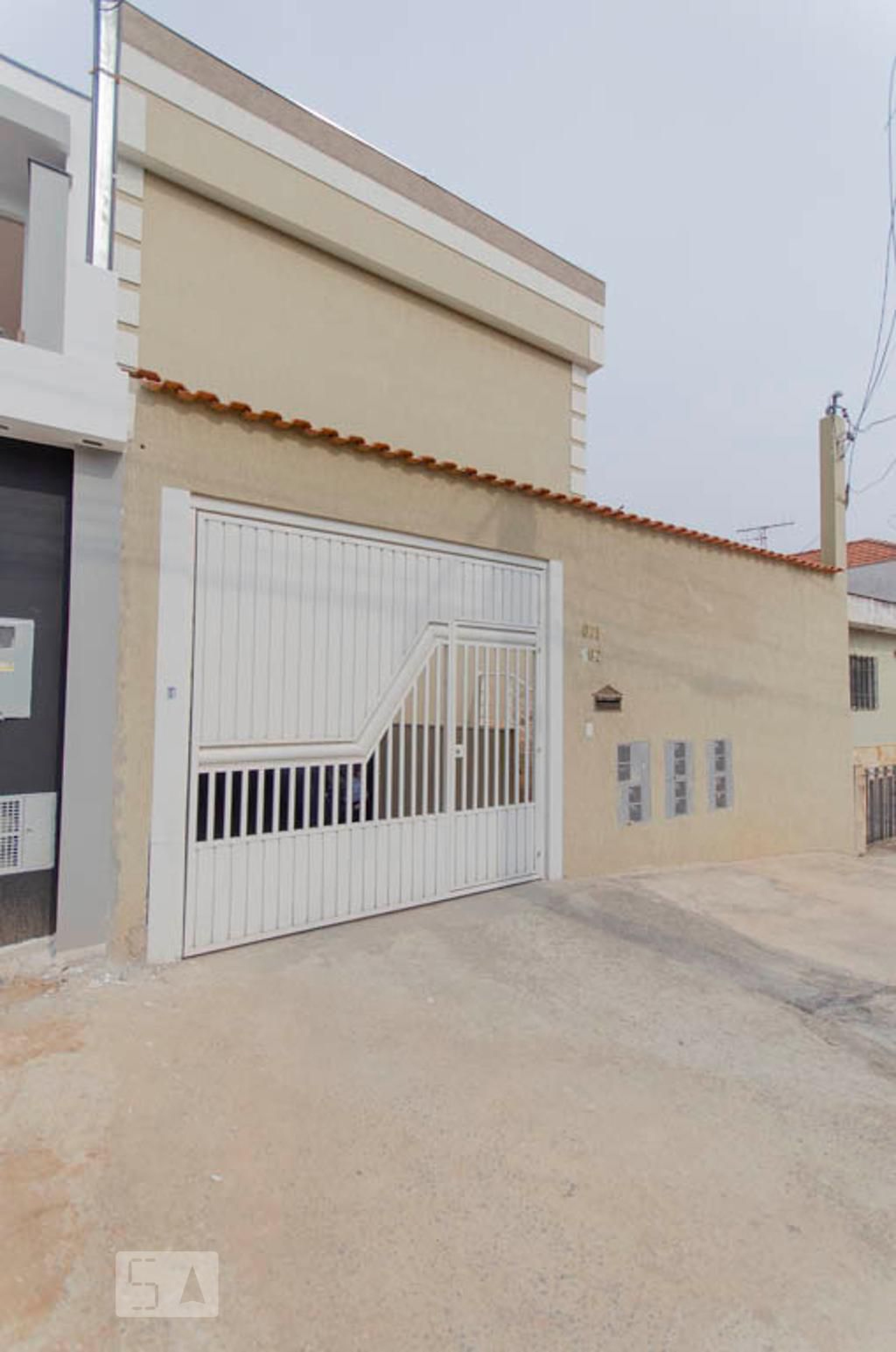 Fachada Condomínio em Rua Cláudia, 671