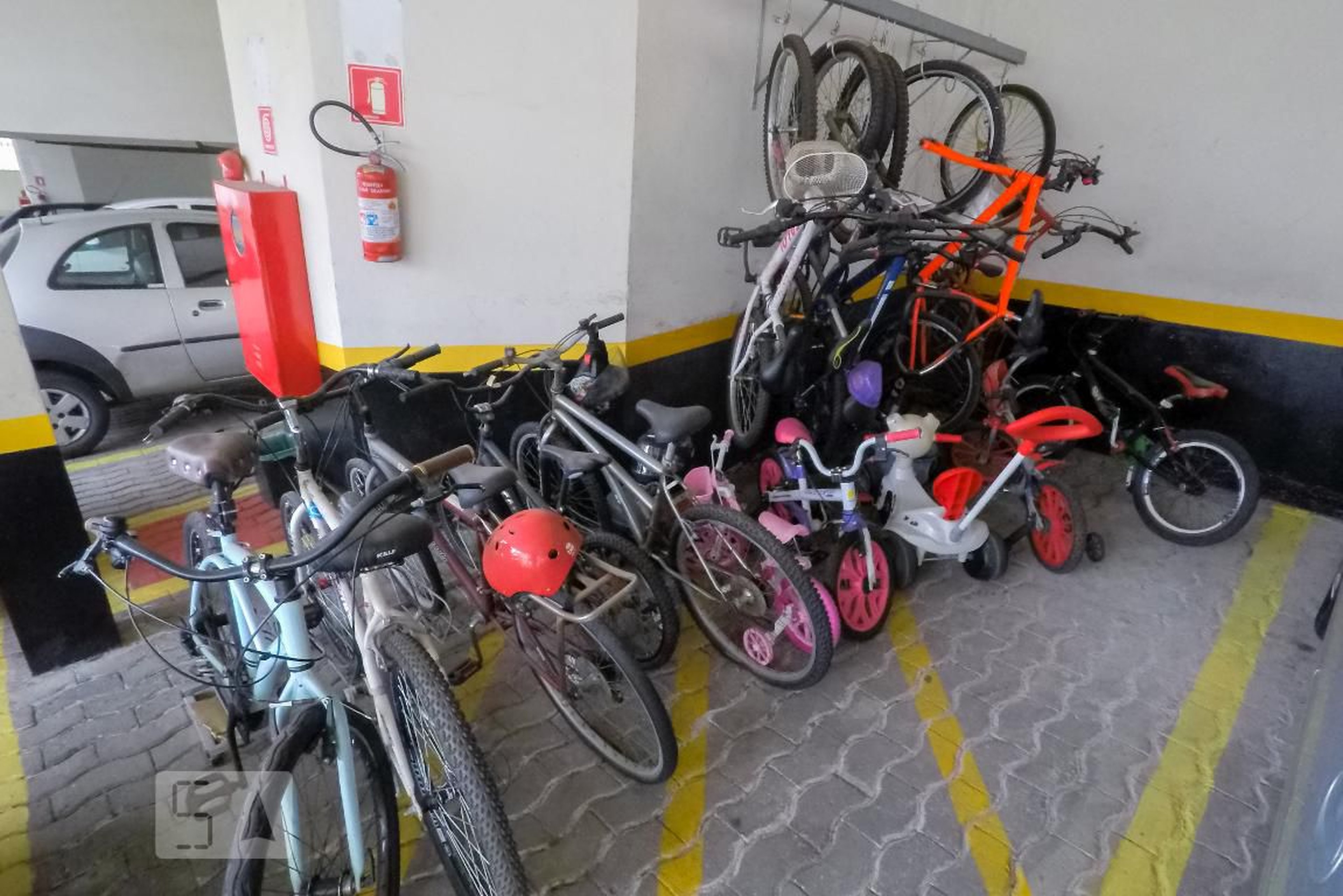 Bicicletario - Four Seasons