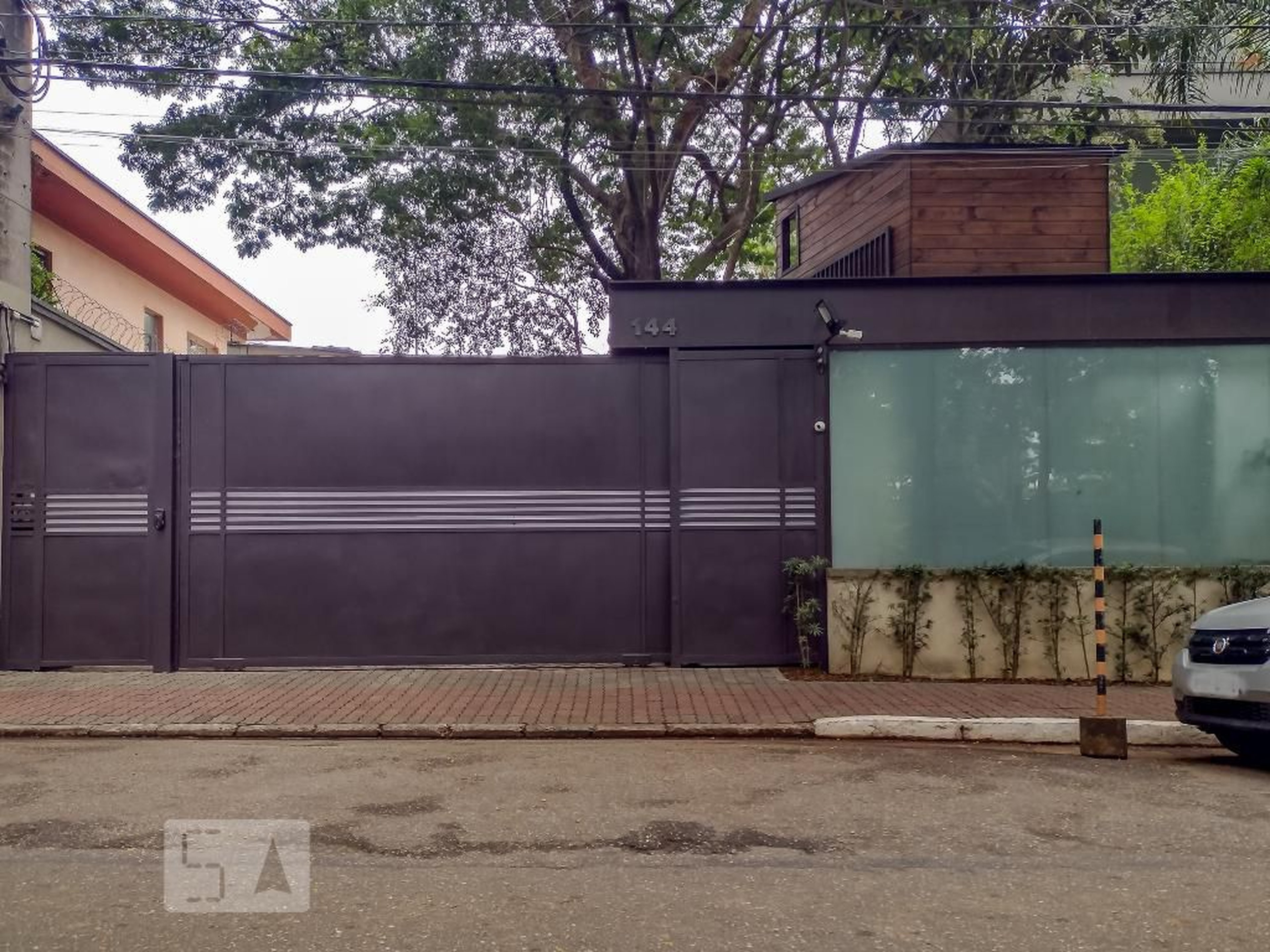 Fachada do Condomínio Condomínio Rua do Alto