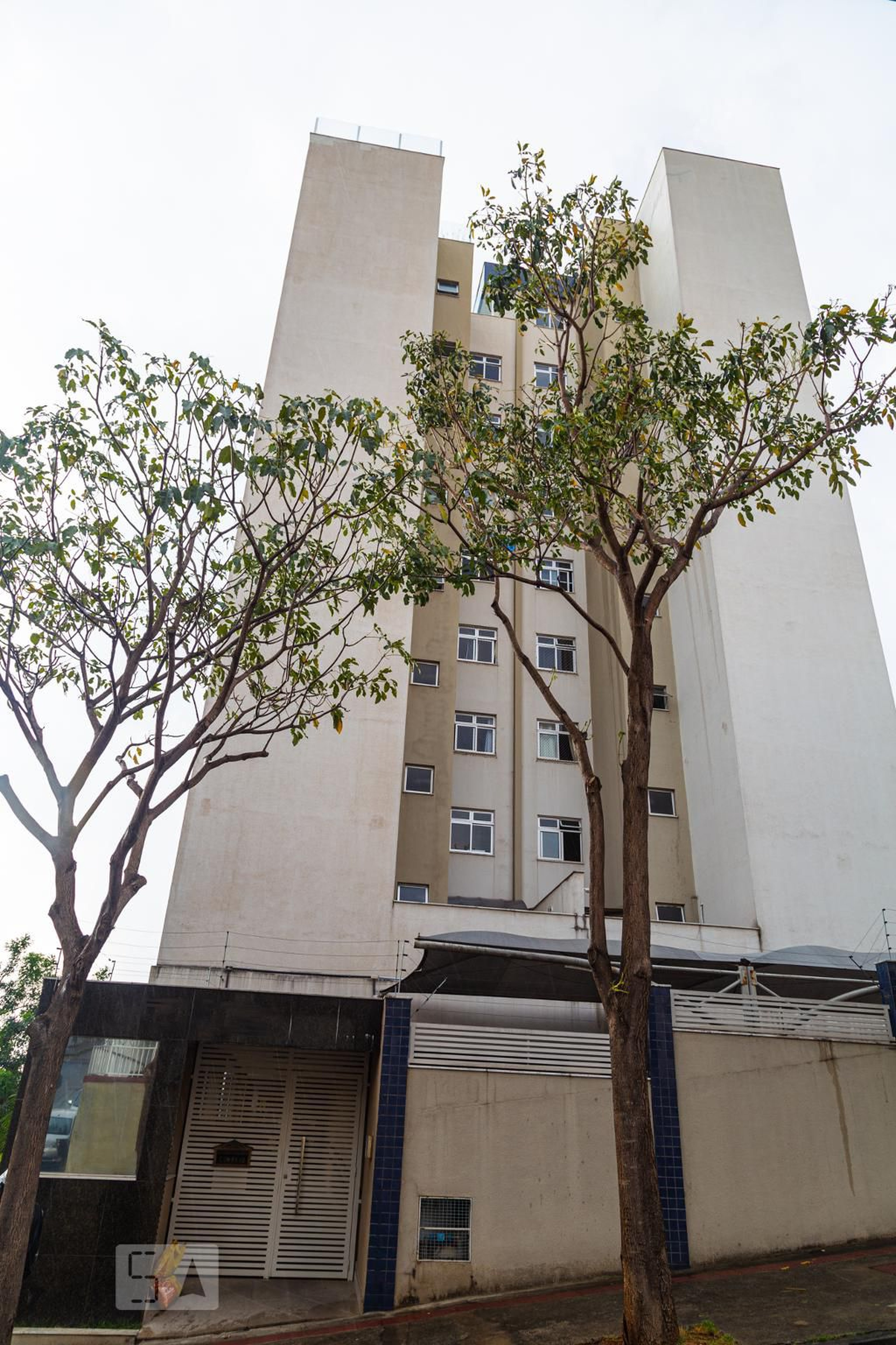 Fachada Condomínio em Rua Ingá, 241