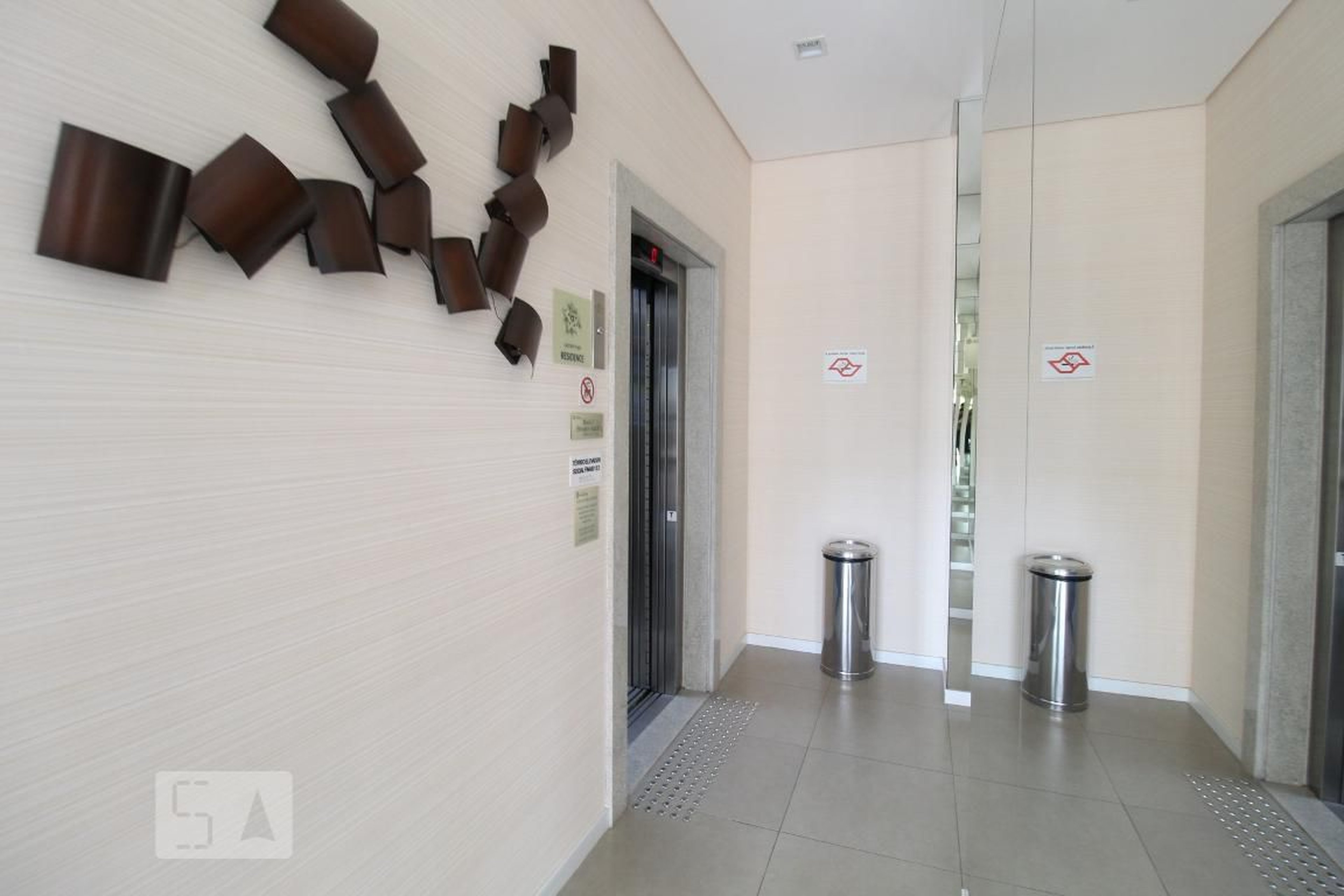 Elevador - Century Plaza Residence