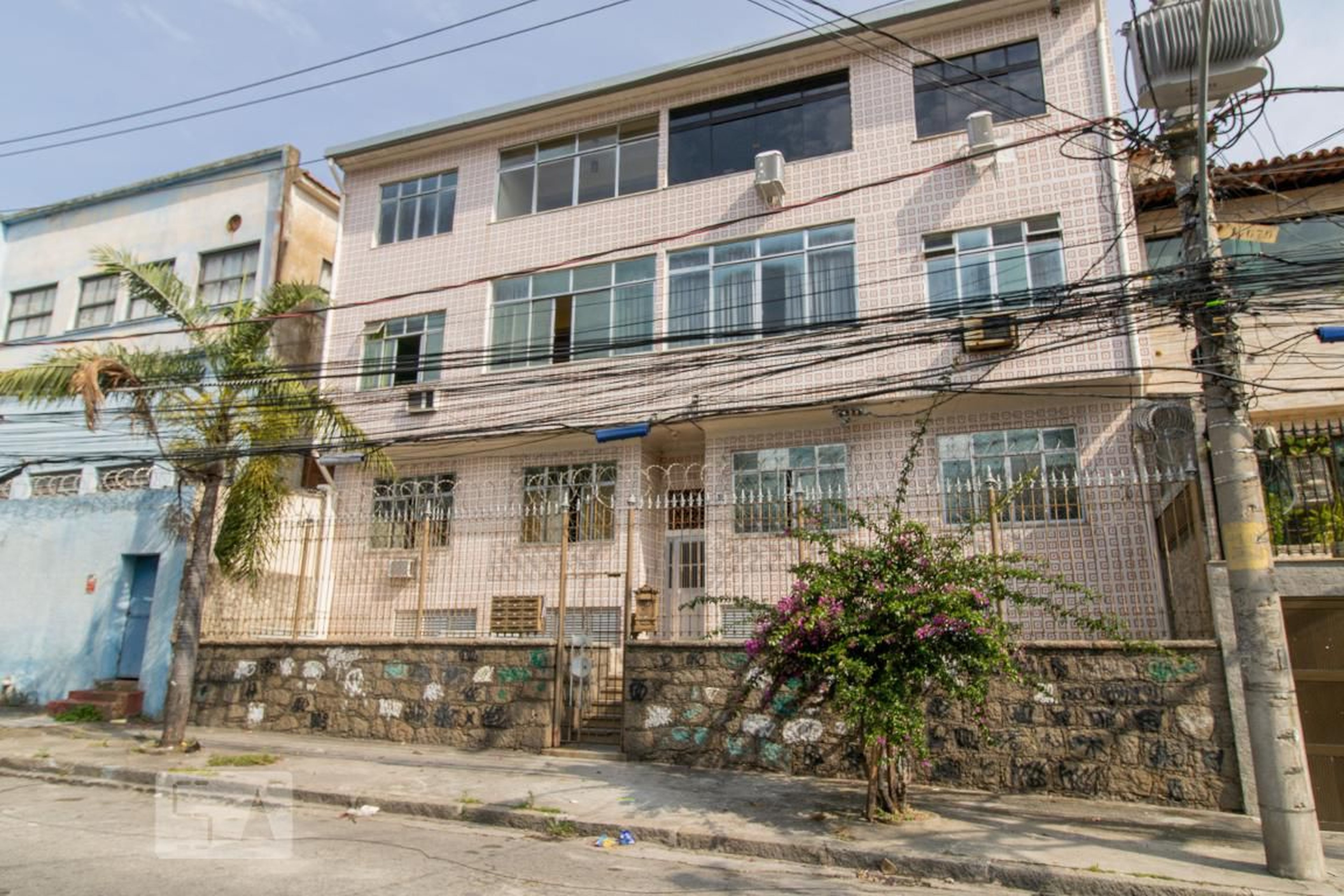 Fachada Condomínio em Rua Olga, 151