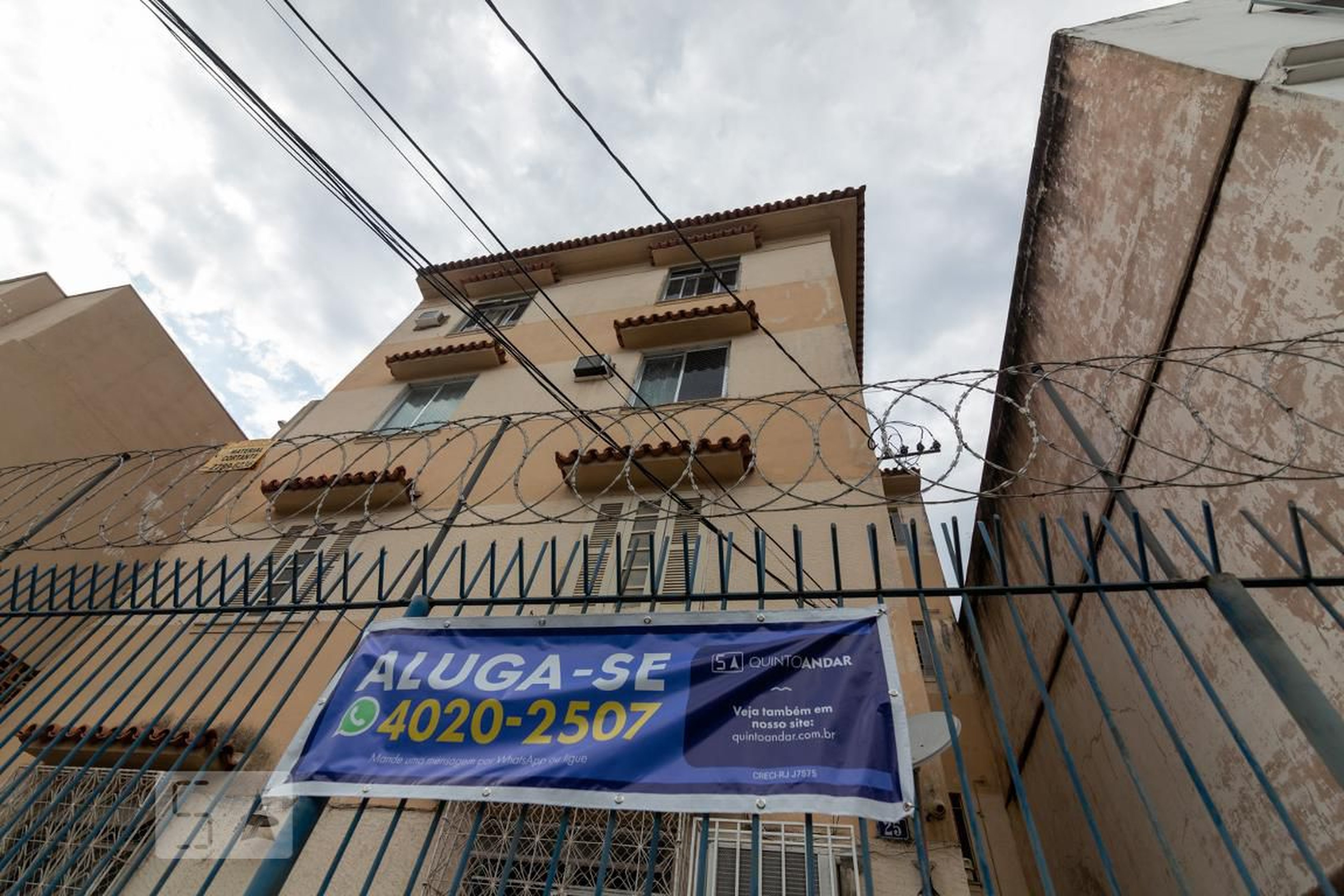Fachada Condomínio em Rua Cotia, 25