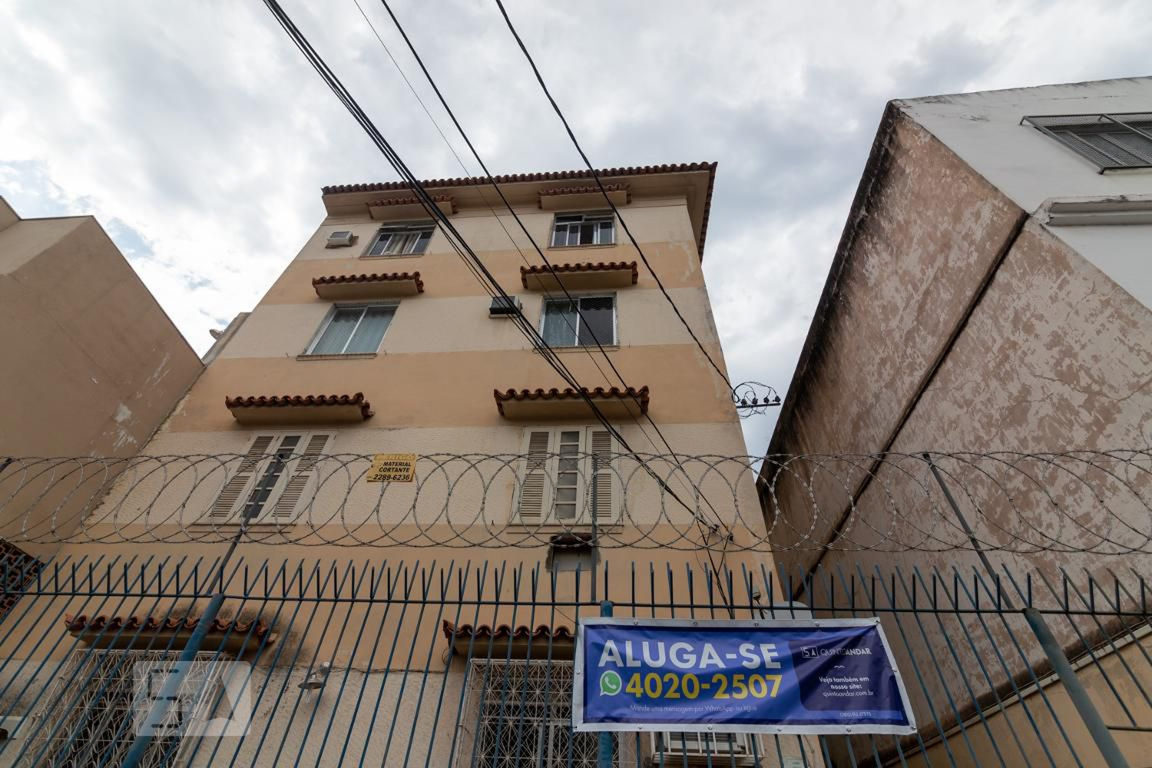 Fachada Condomínio em Rua Cotia, 25