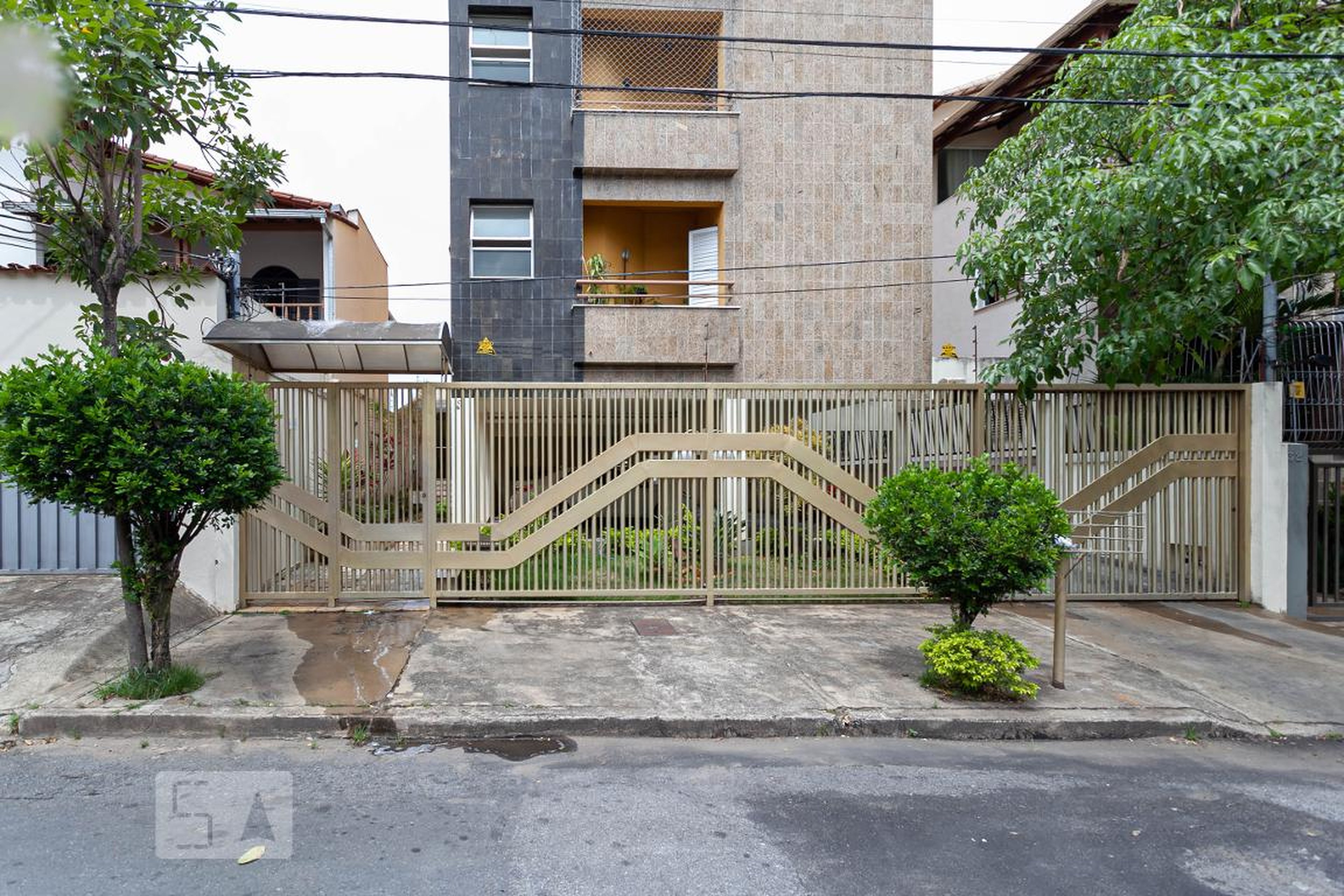 Fachada Condomínio em Rua Antônio Peregrino Nascimento, 42