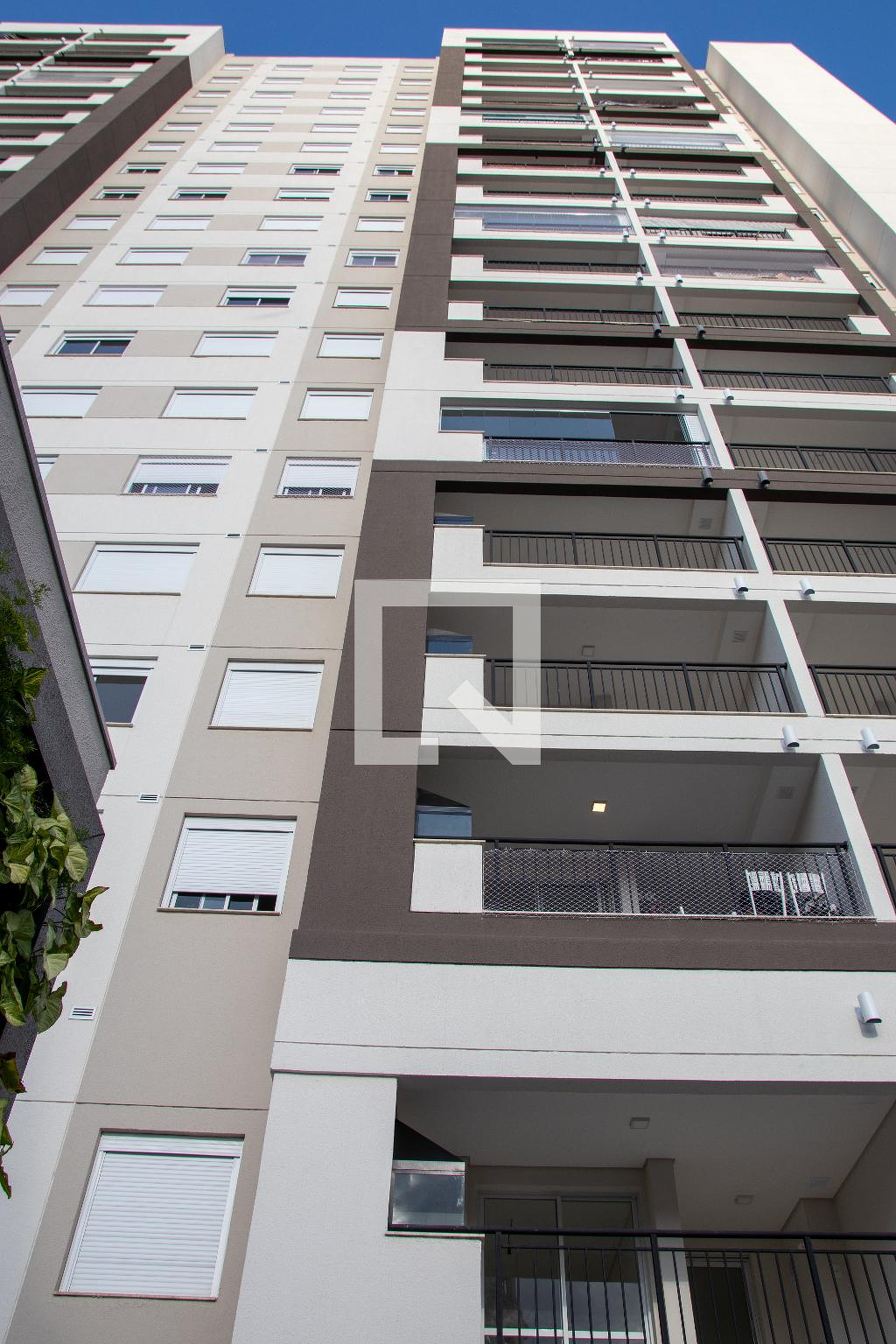 Fachada Condomínio em Rua Cônego Ladeira, 42