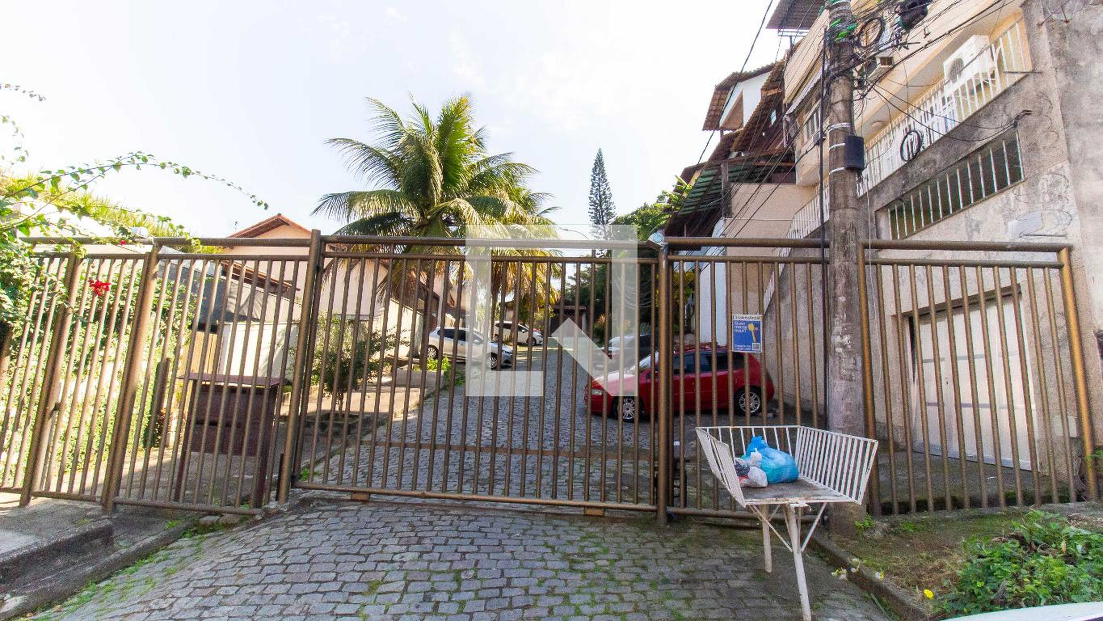 Fachada Condomínio em Rua Vista Alegre, 11