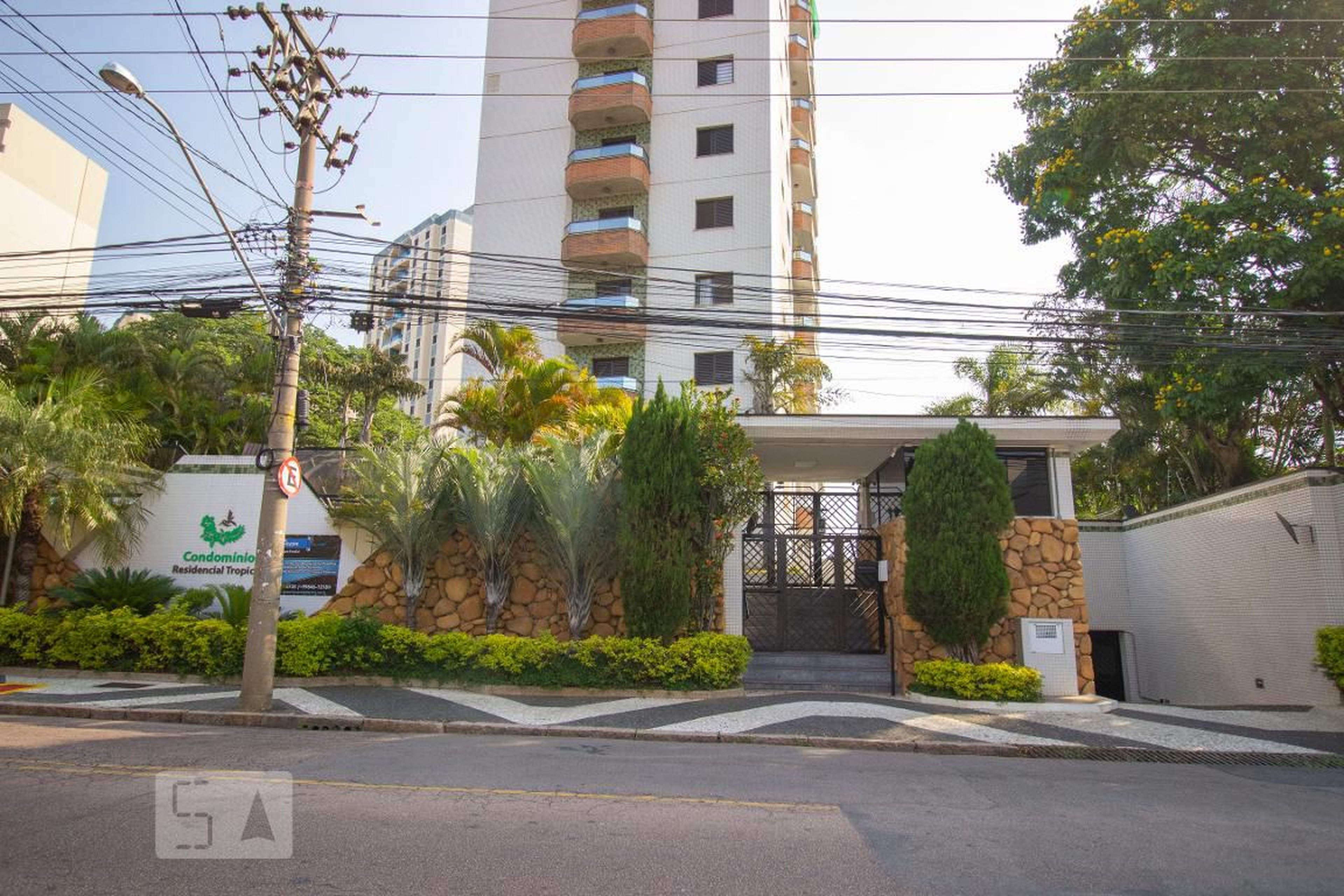 Fachada do Condomínio Condomínio Tropical