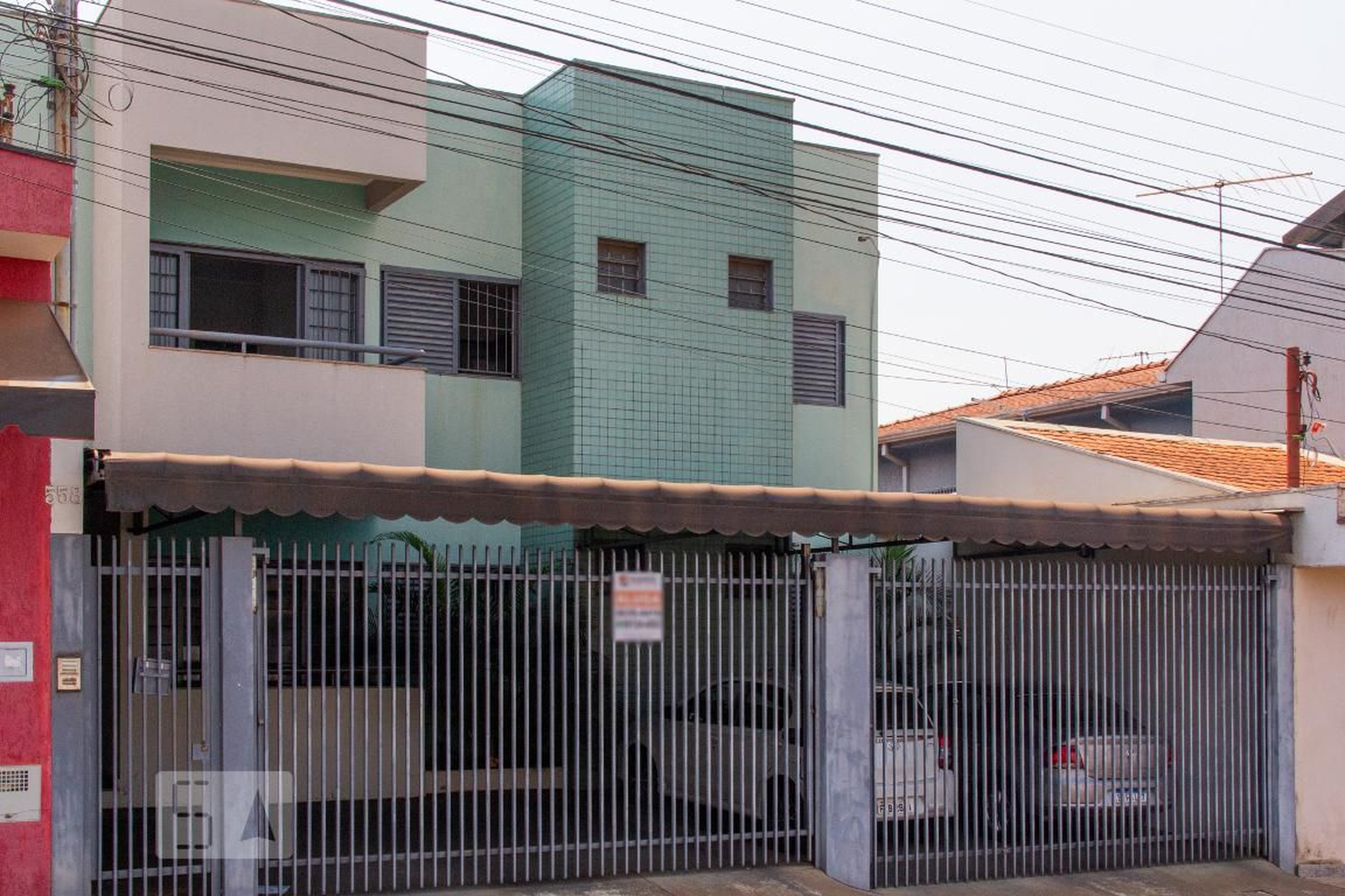 Fachada Condomínio em Rua Tenente Catão Roxo, 558