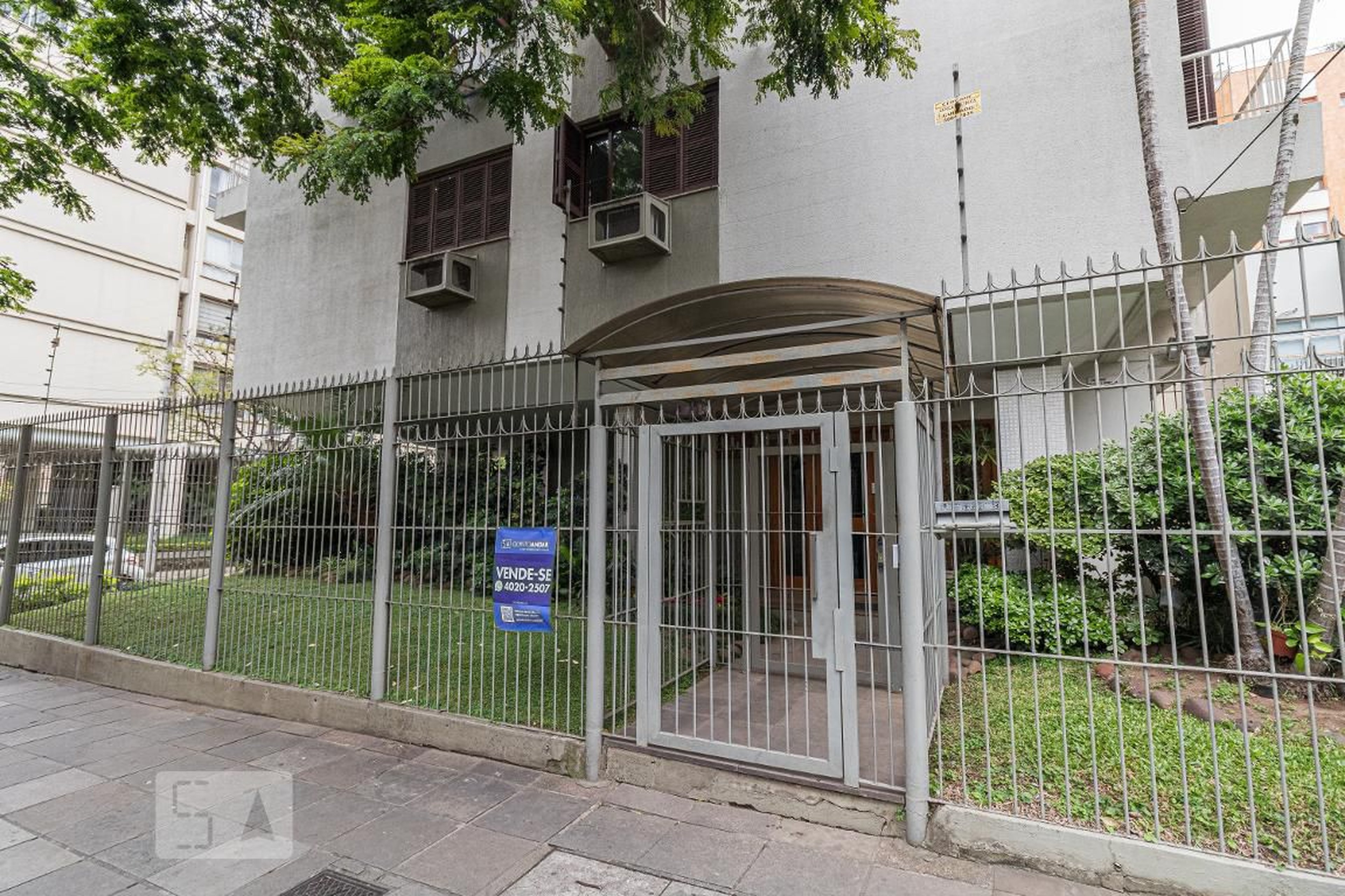 Fachada do Prédio Condomínio Petit Chalet