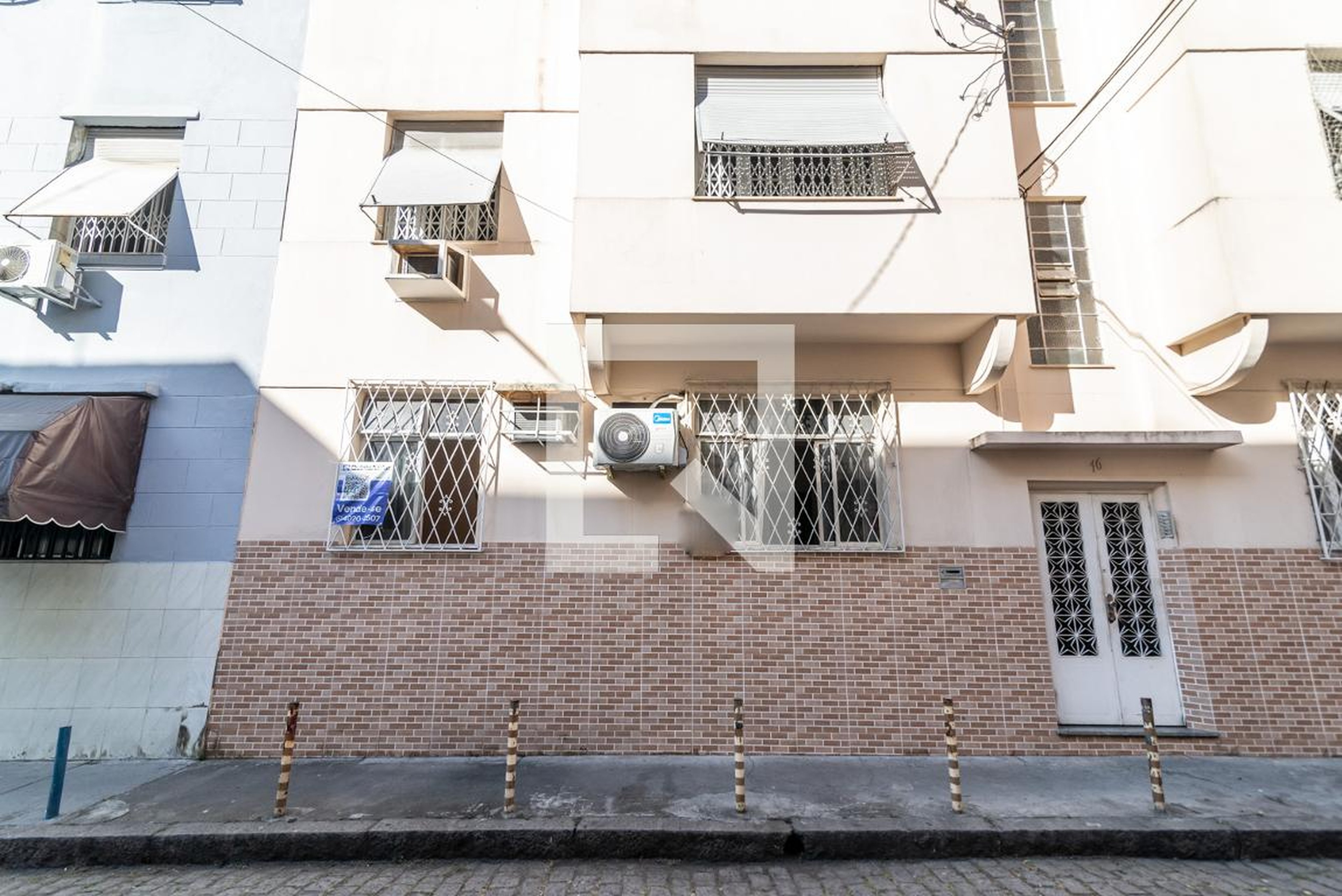 Fachada Condomínio em Rua Caruso, 16