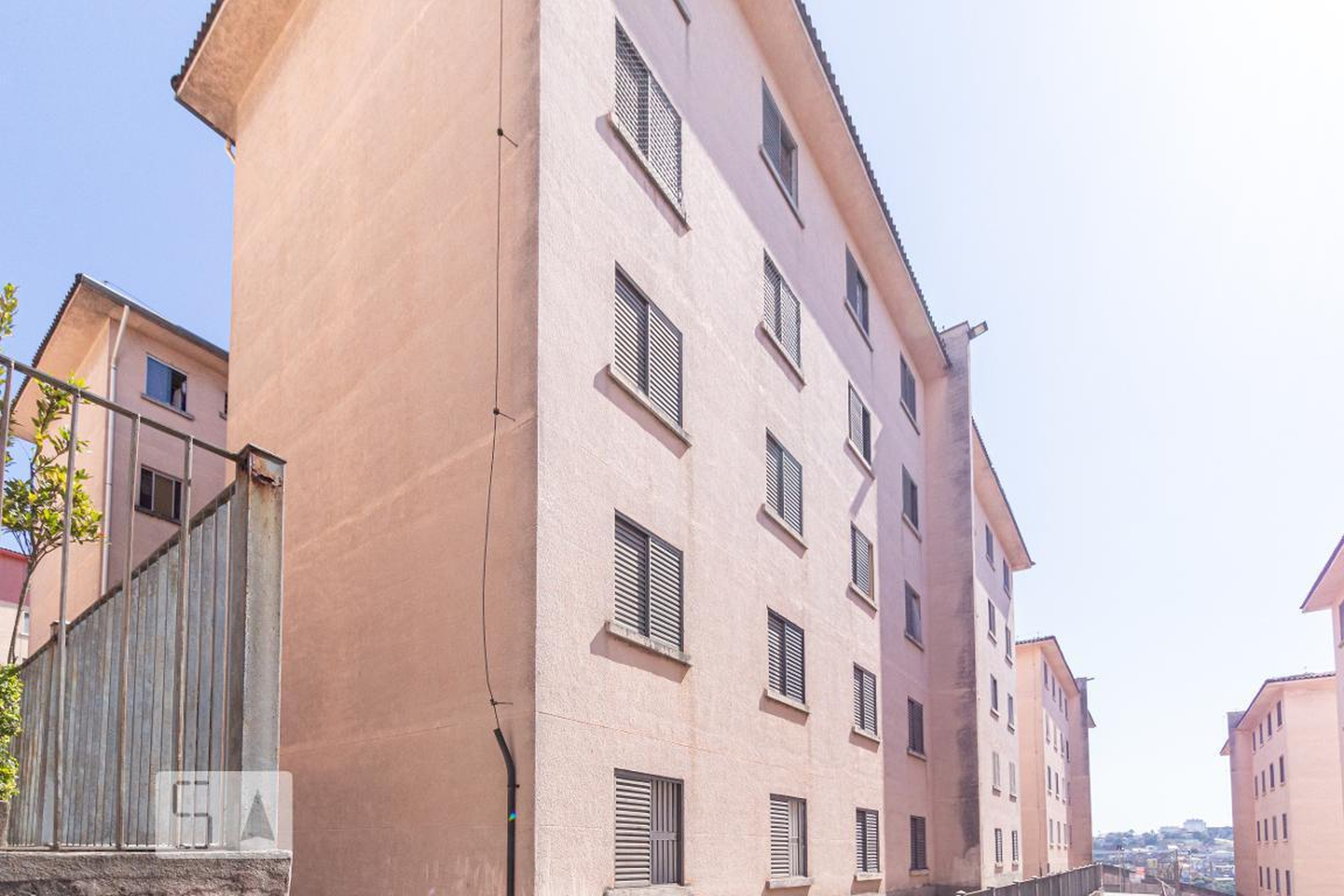 Fachada Condomínio em Via Transversal Sul, 228