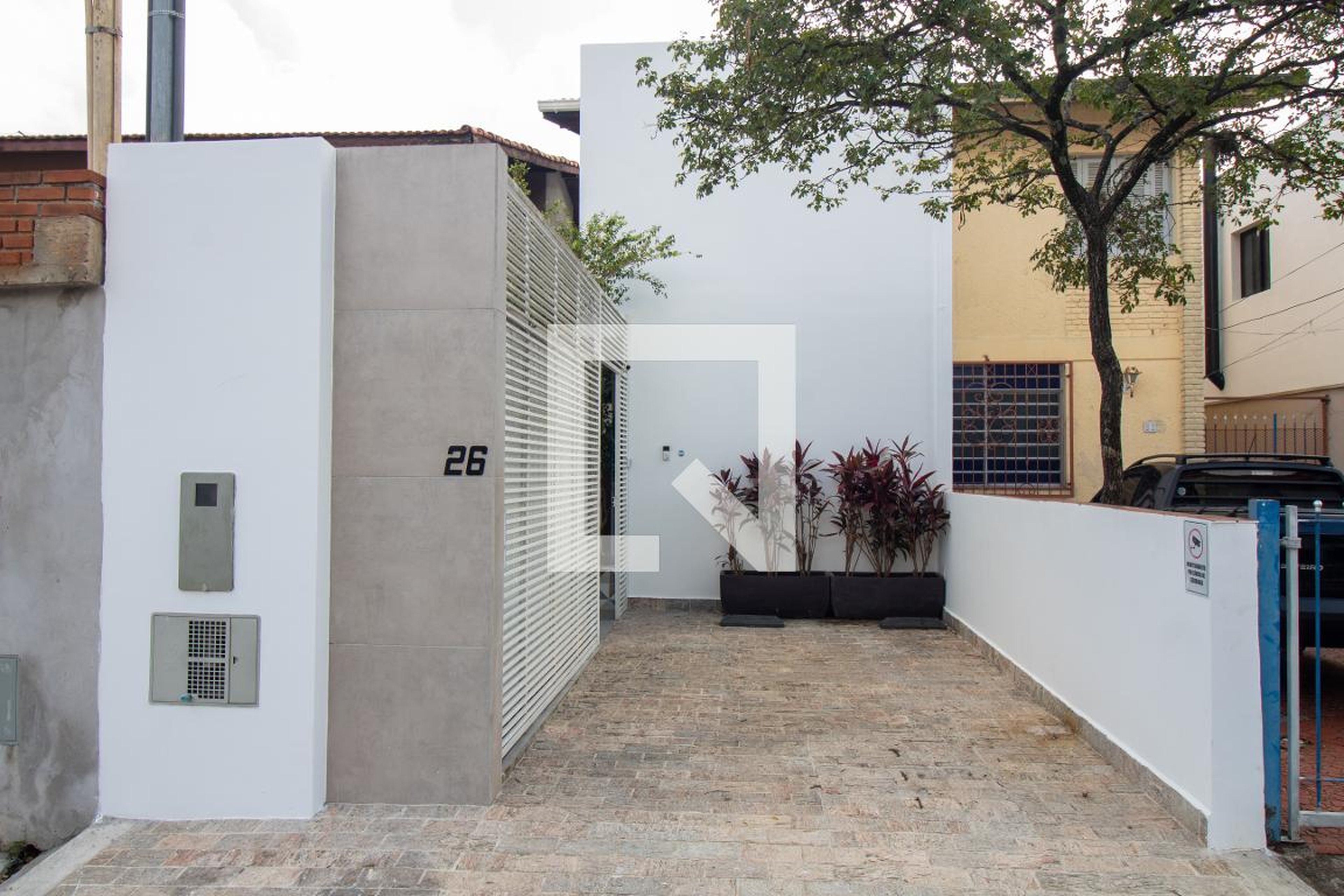 Fachada Condomínio em Rua Enxovia, 26