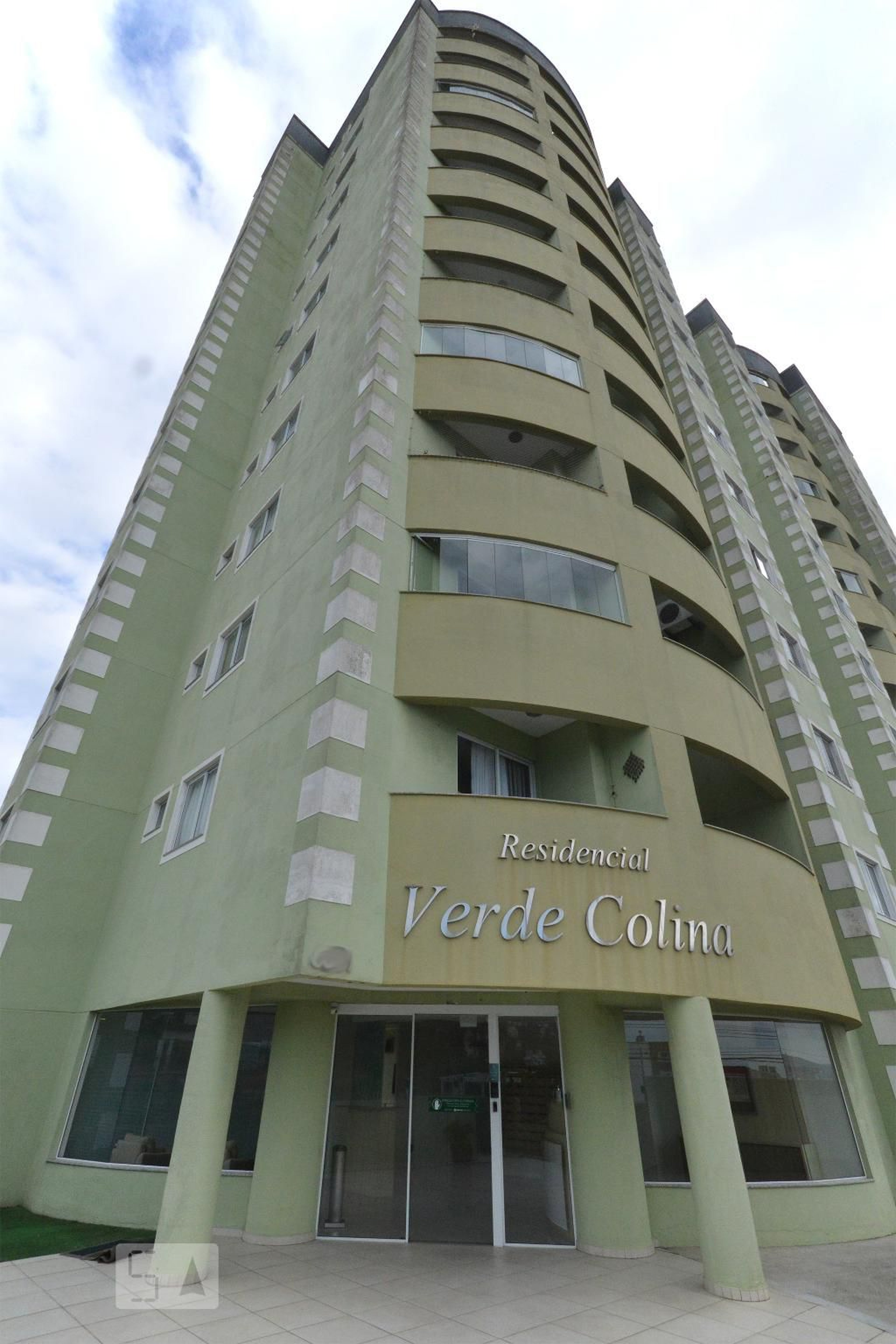 Fachada Residencial Verde Colina