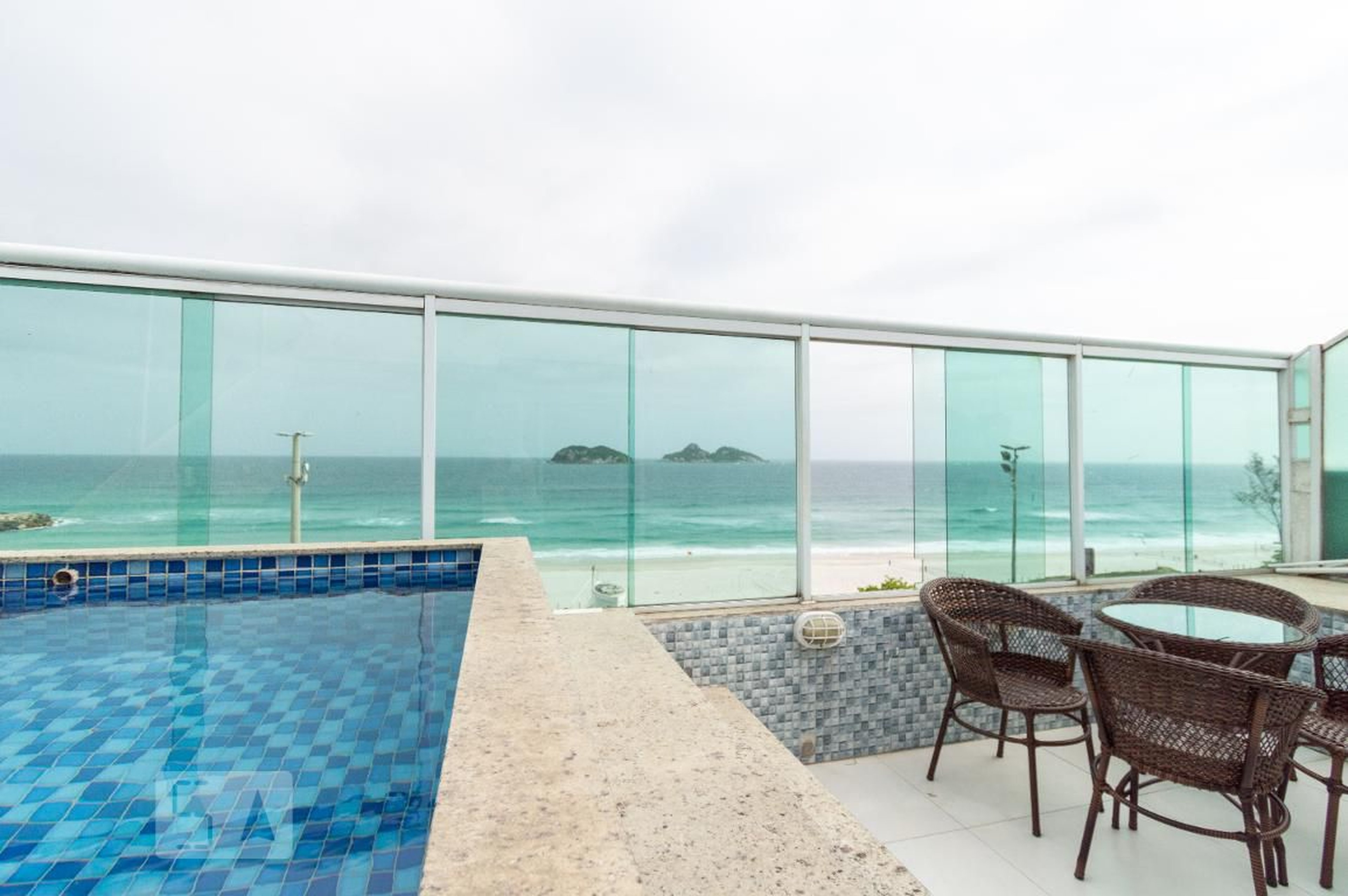 Piscina - Maximum Double Suites