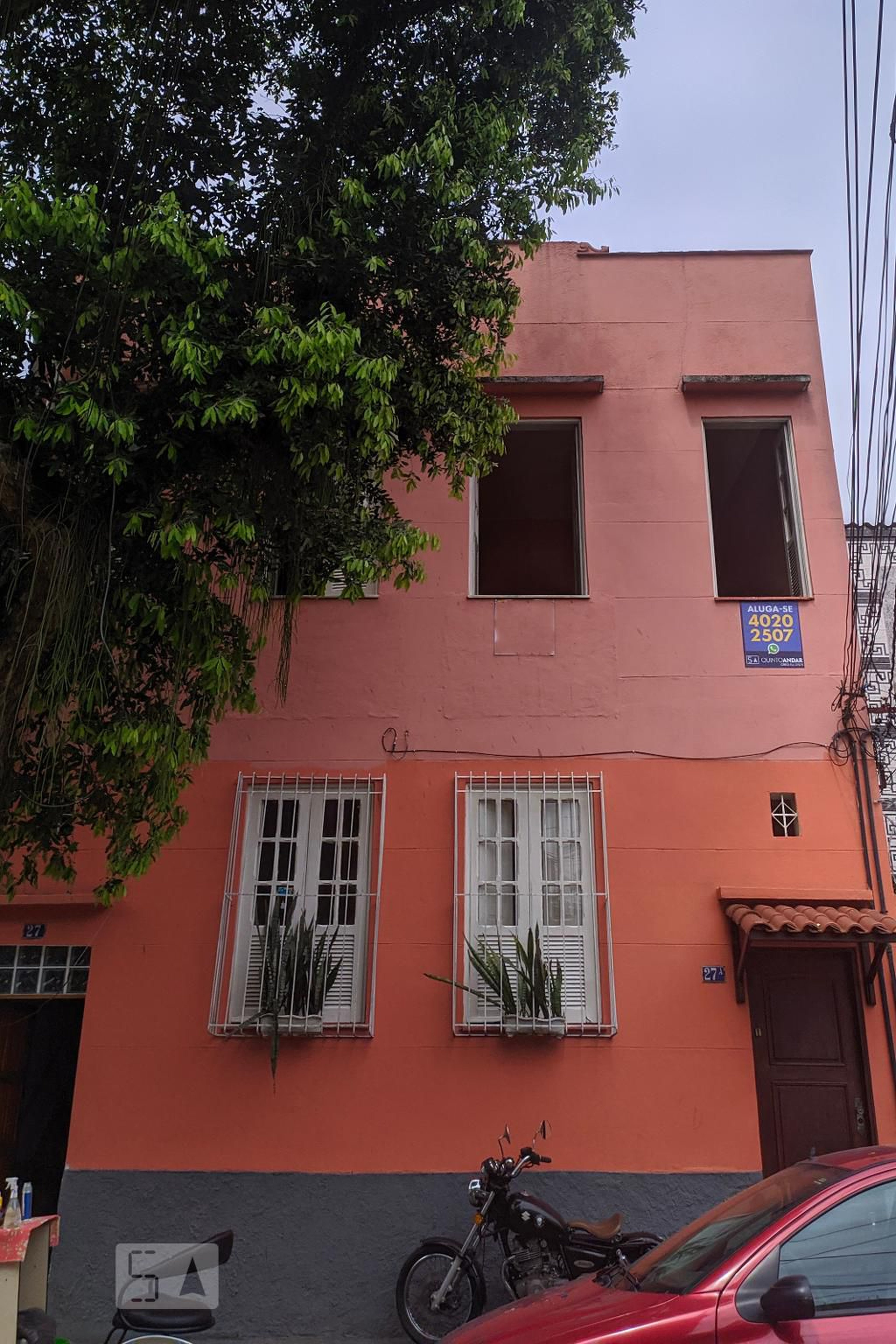 Fachada Condomínio em Rua Caetano Martins, 27