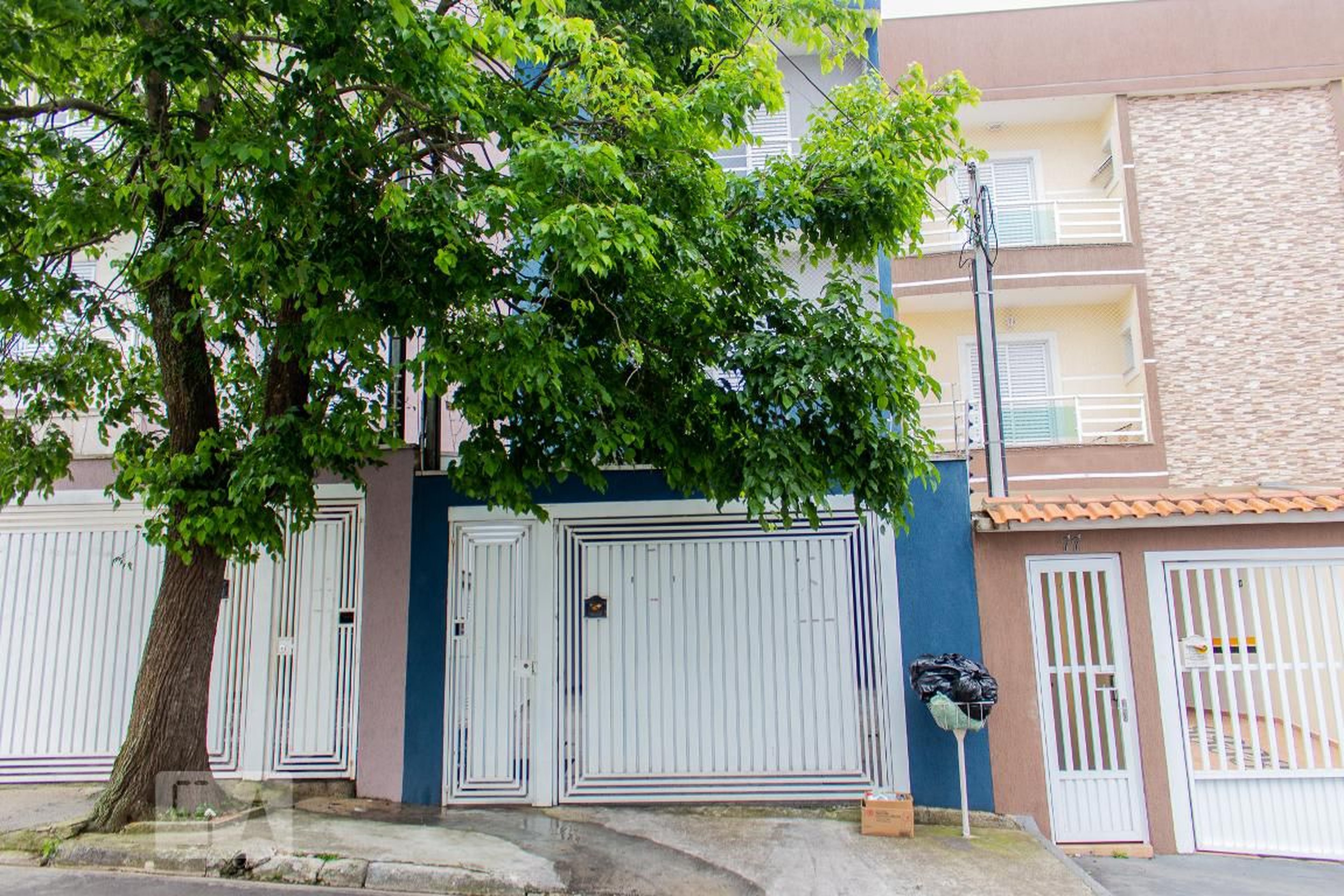 Fachada Condomínio em Rua Catende, 71