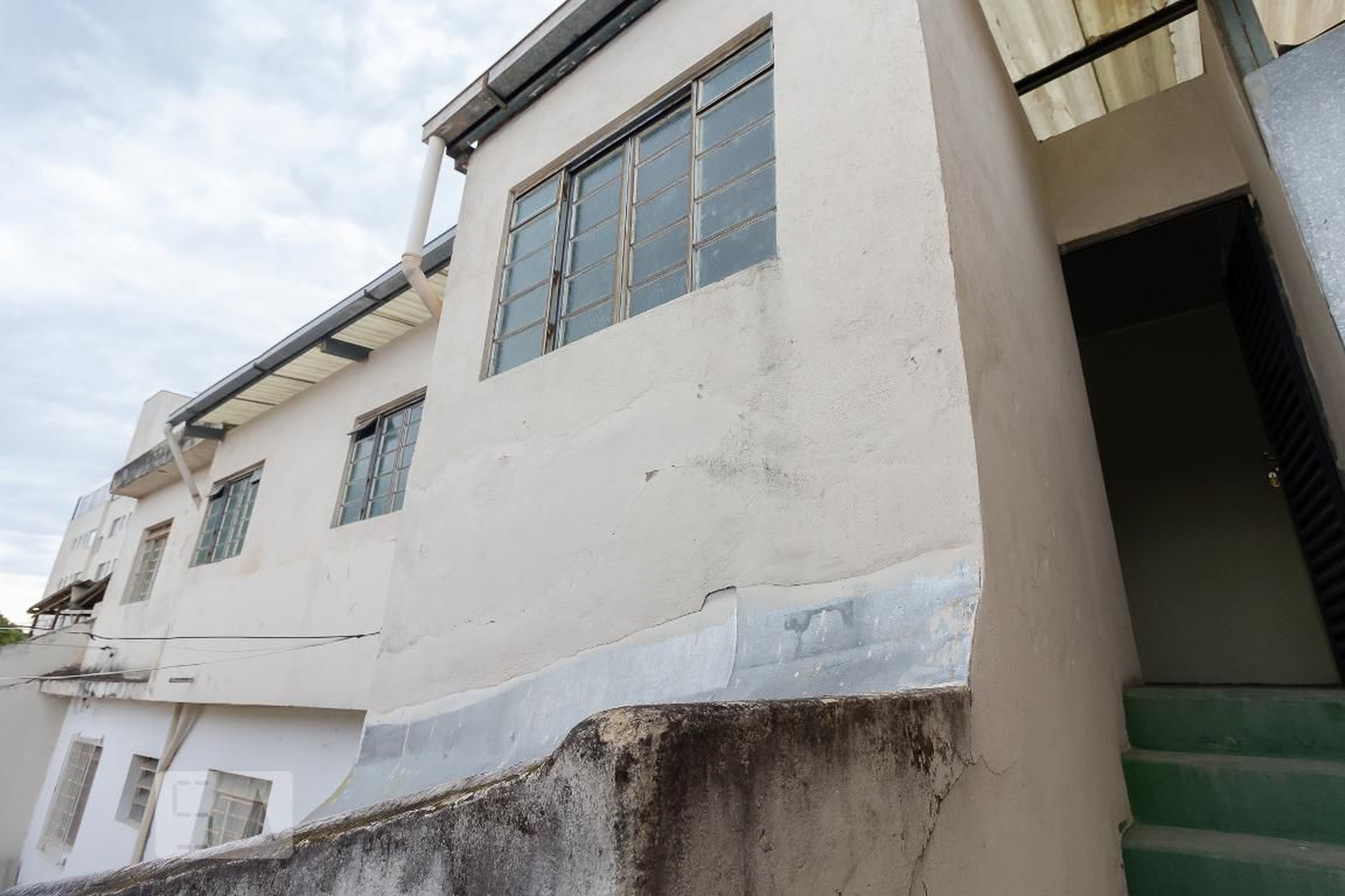 Fachada Condomínio em Avenida General Carlos Guedes, 357