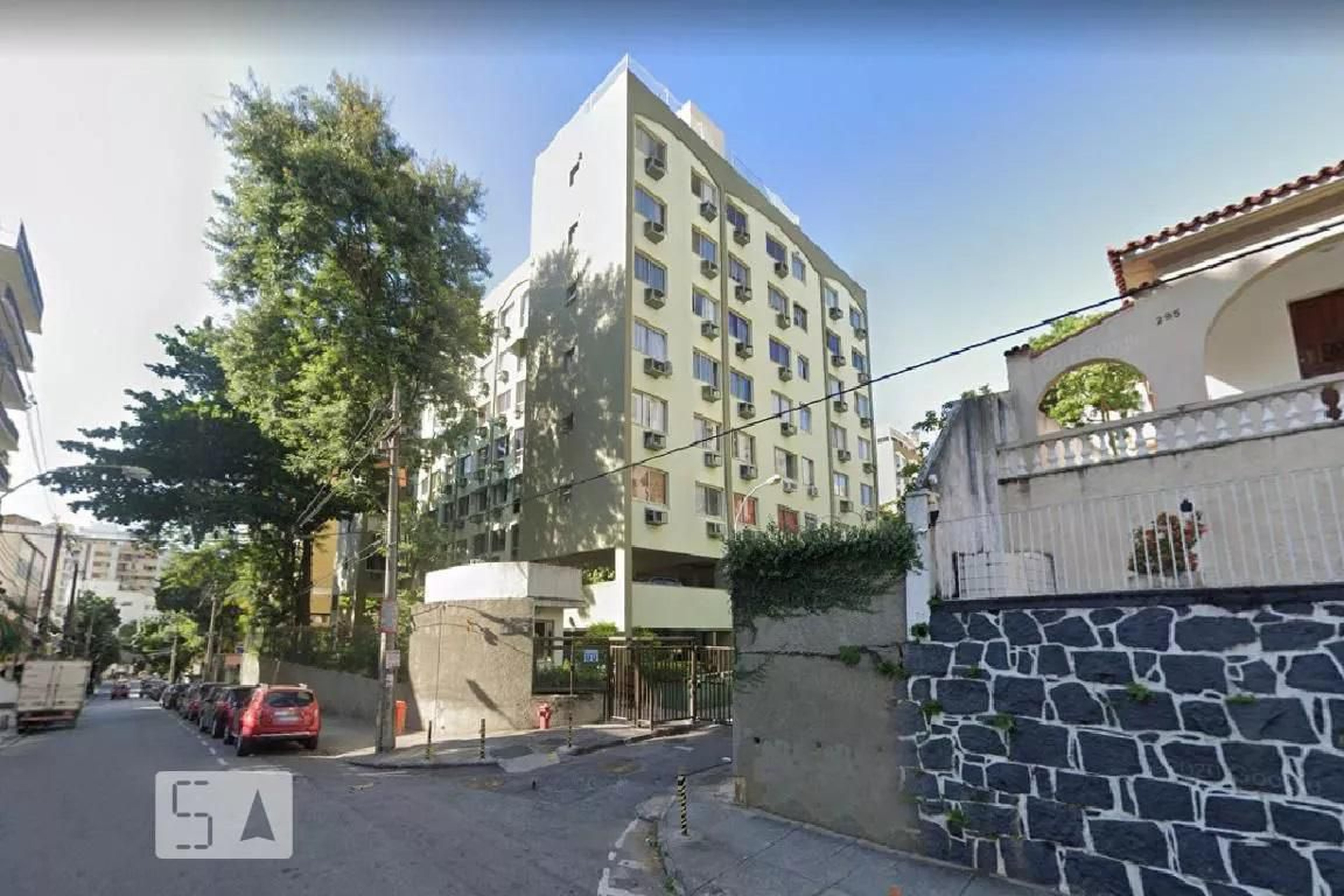 Fachada Condomínio em Rua Fábio Luz, 257