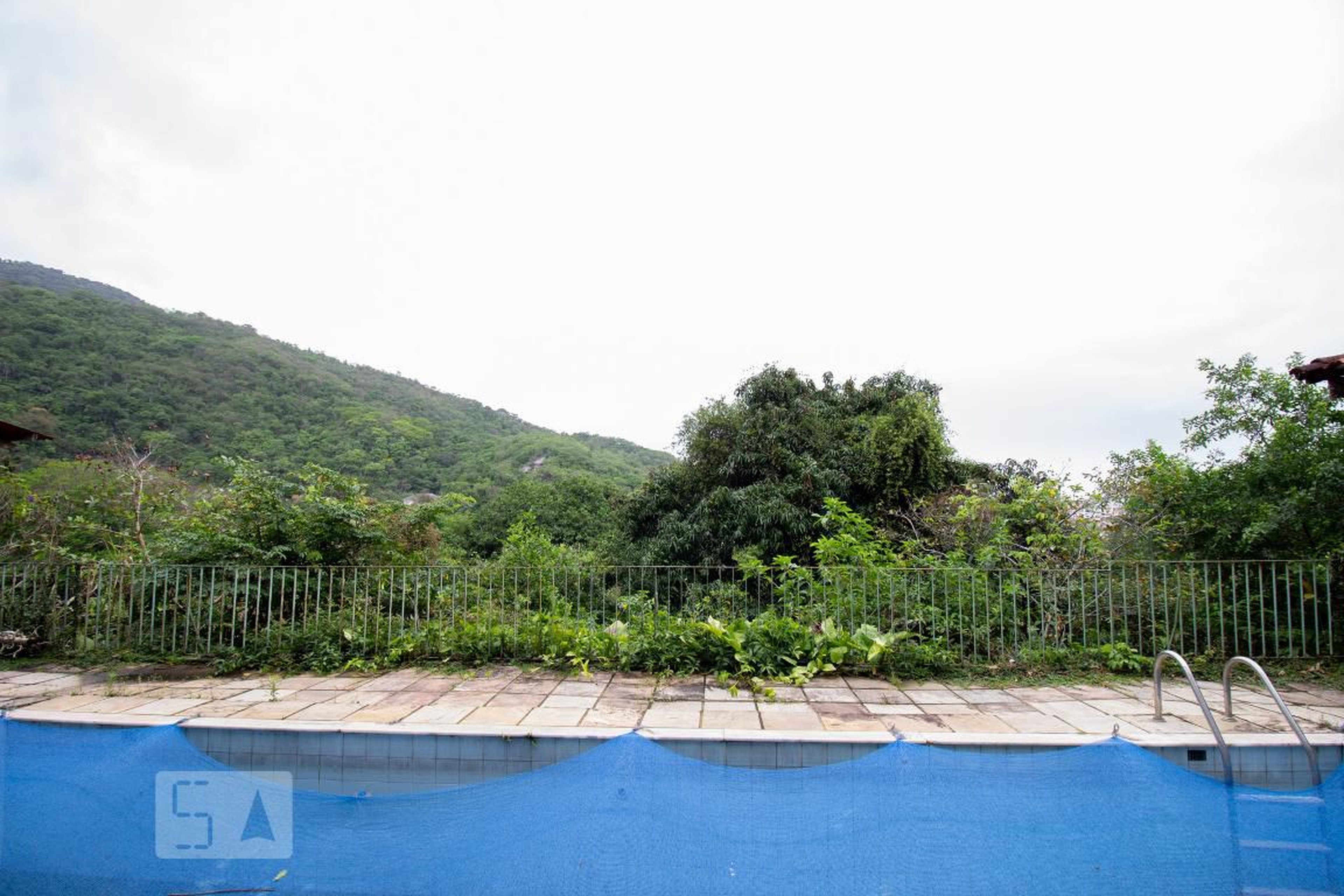 Piscina Condomínio em Rua Fritz Feigl, 994