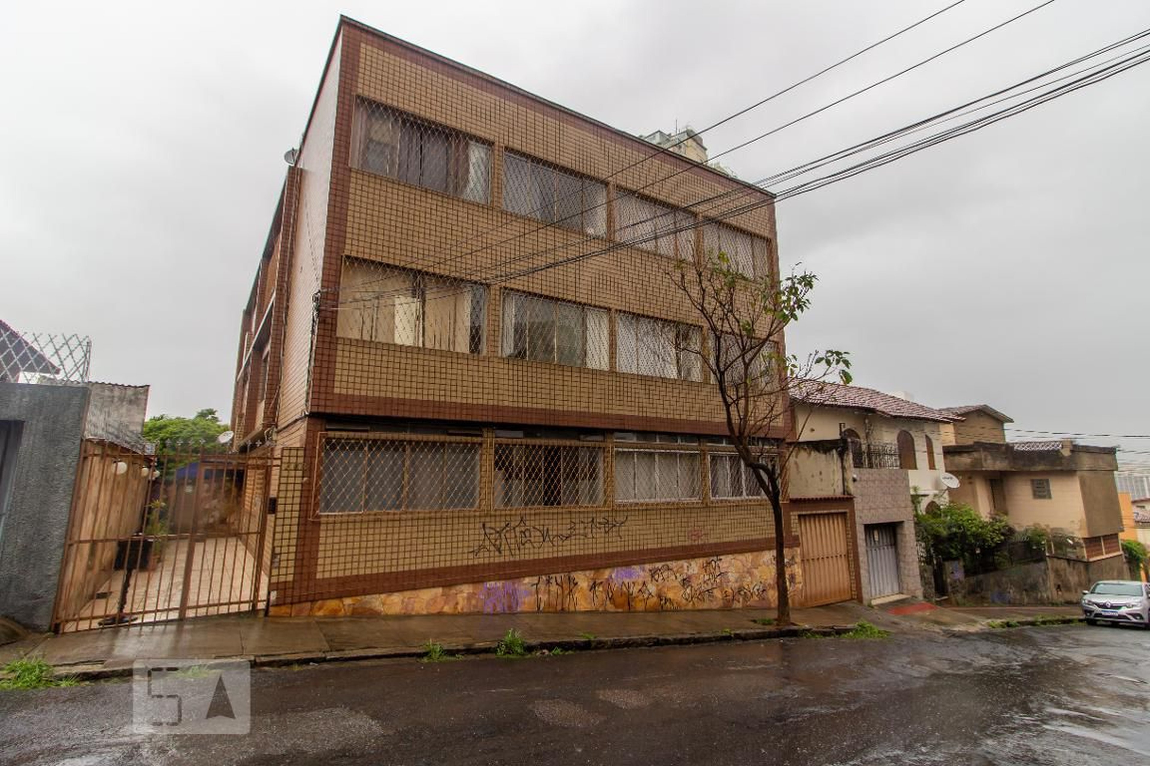 Fachada Condomínio em Rua Varginha, 468