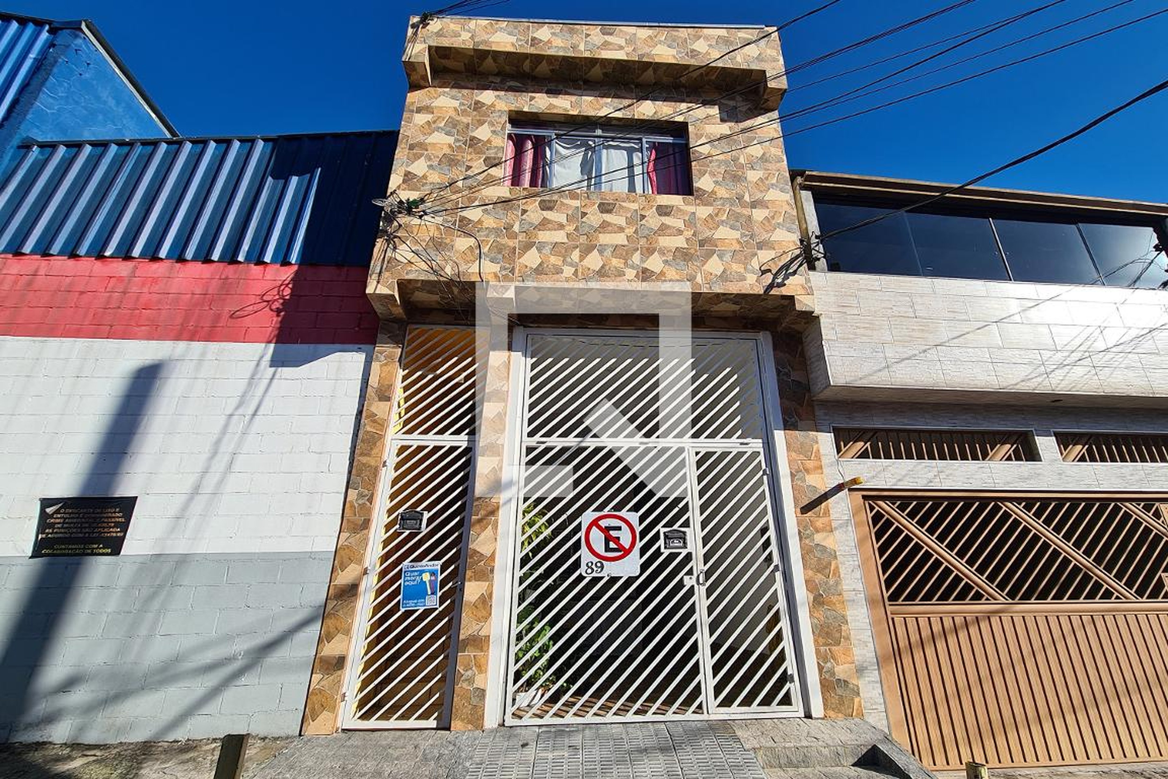 Fachada Condomínio em Rua Frei Walter Kempt, 89