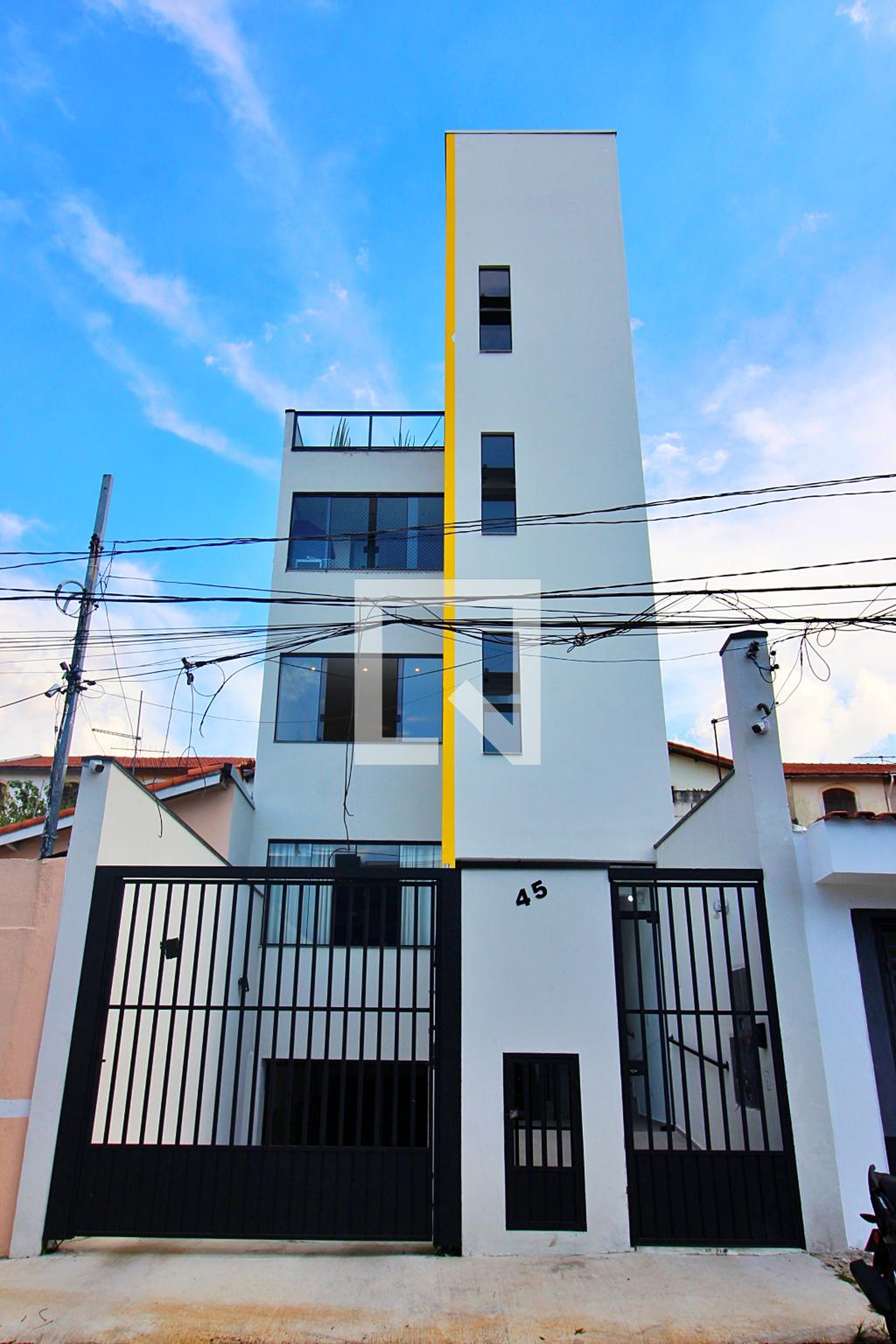 Fachada Condomínio em Rua Sabiá, 45