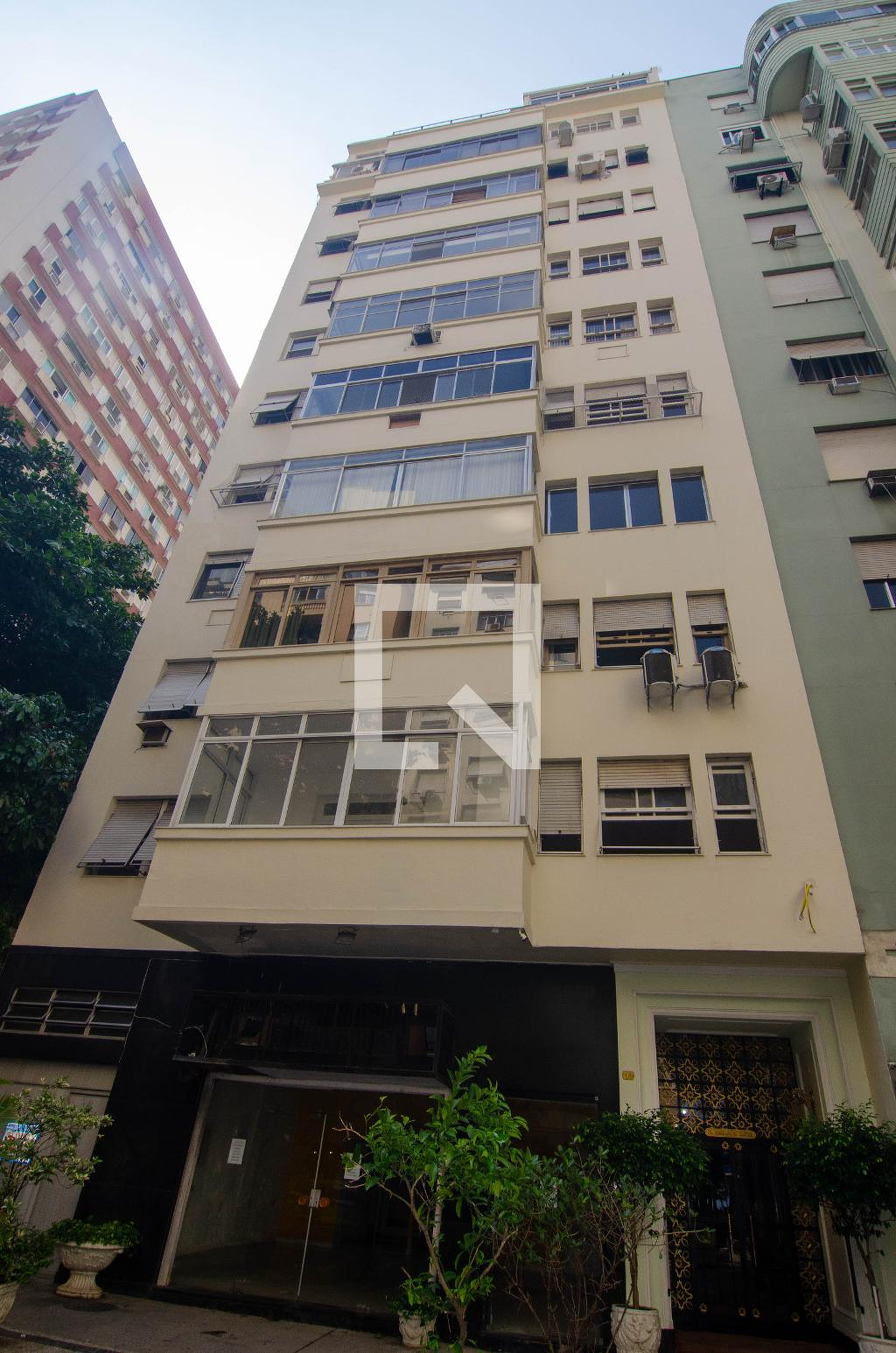 Fachada Condomínio em Av. Nossa Sra. de Copacabana, 12