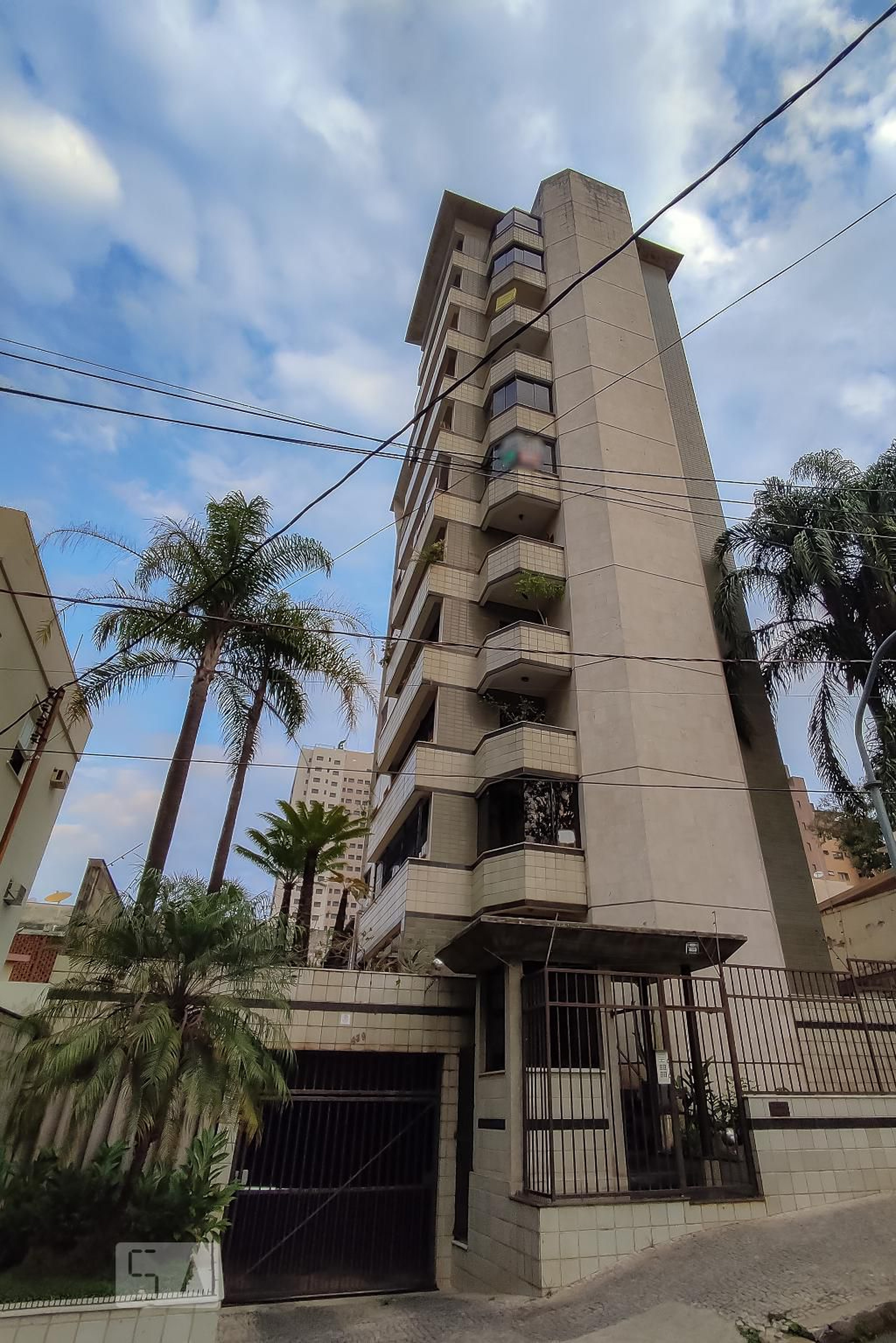 Fachada Condomínio em Rua Carangola, 439