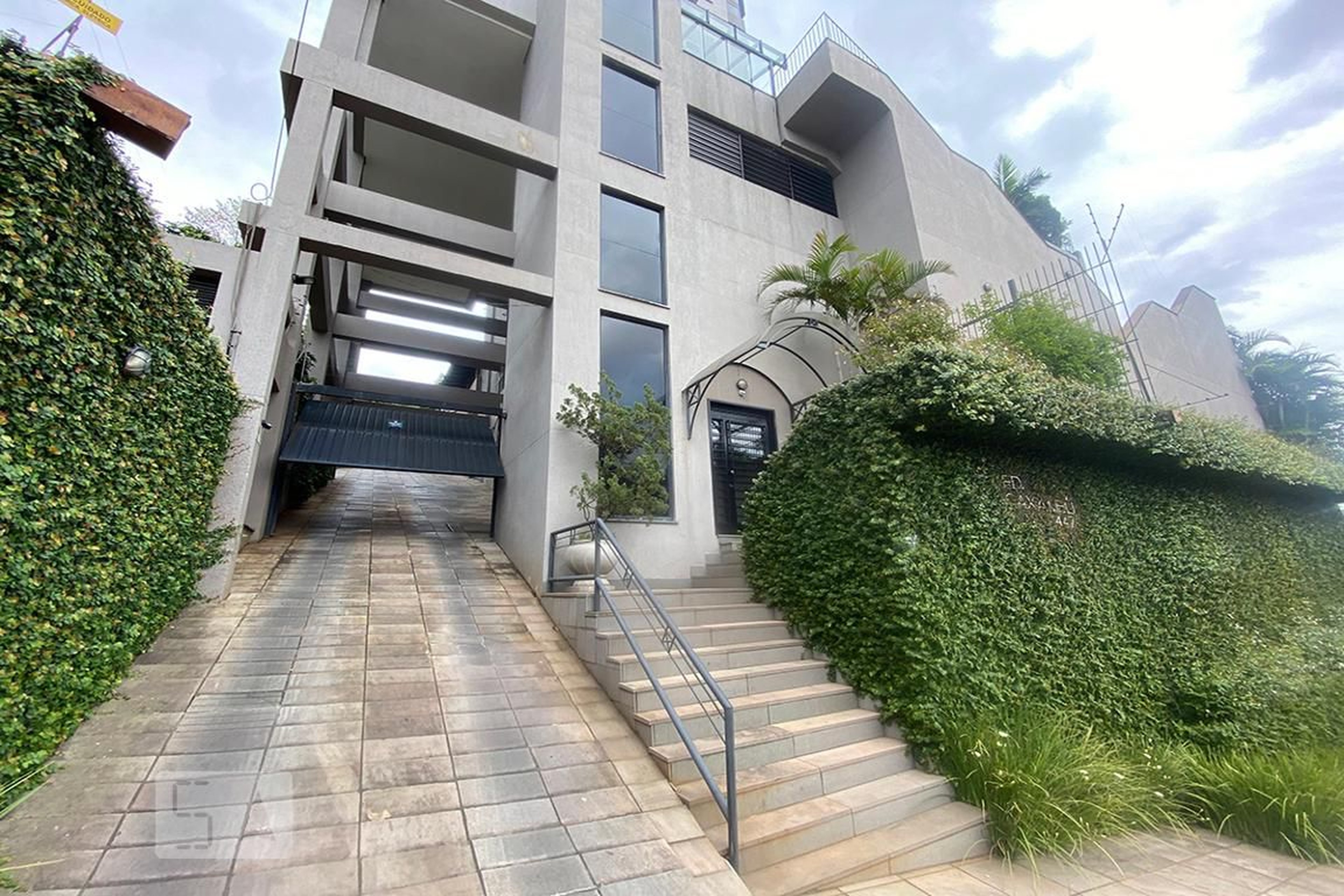 Fachada do Prédio Condomínio em Rua Caxambú, 447