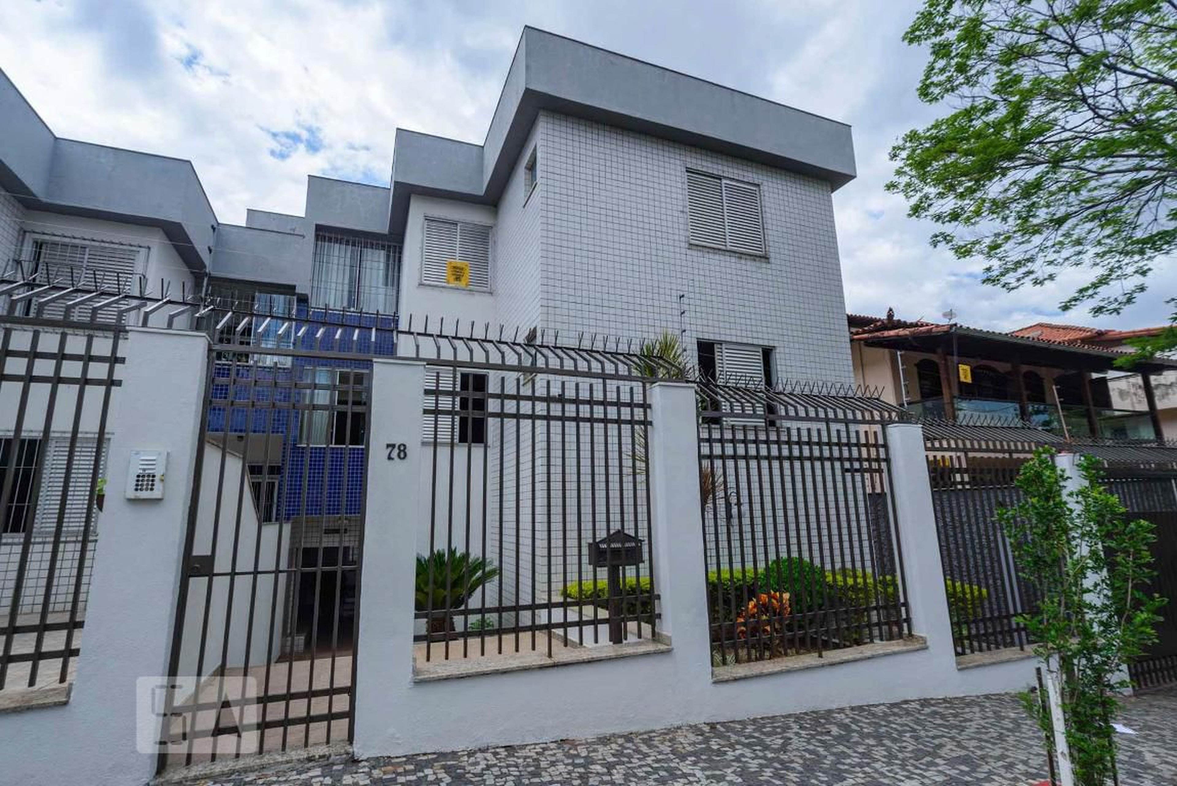 Fachada Condomínio em Rua Raimundo Vaz de Melo, 78