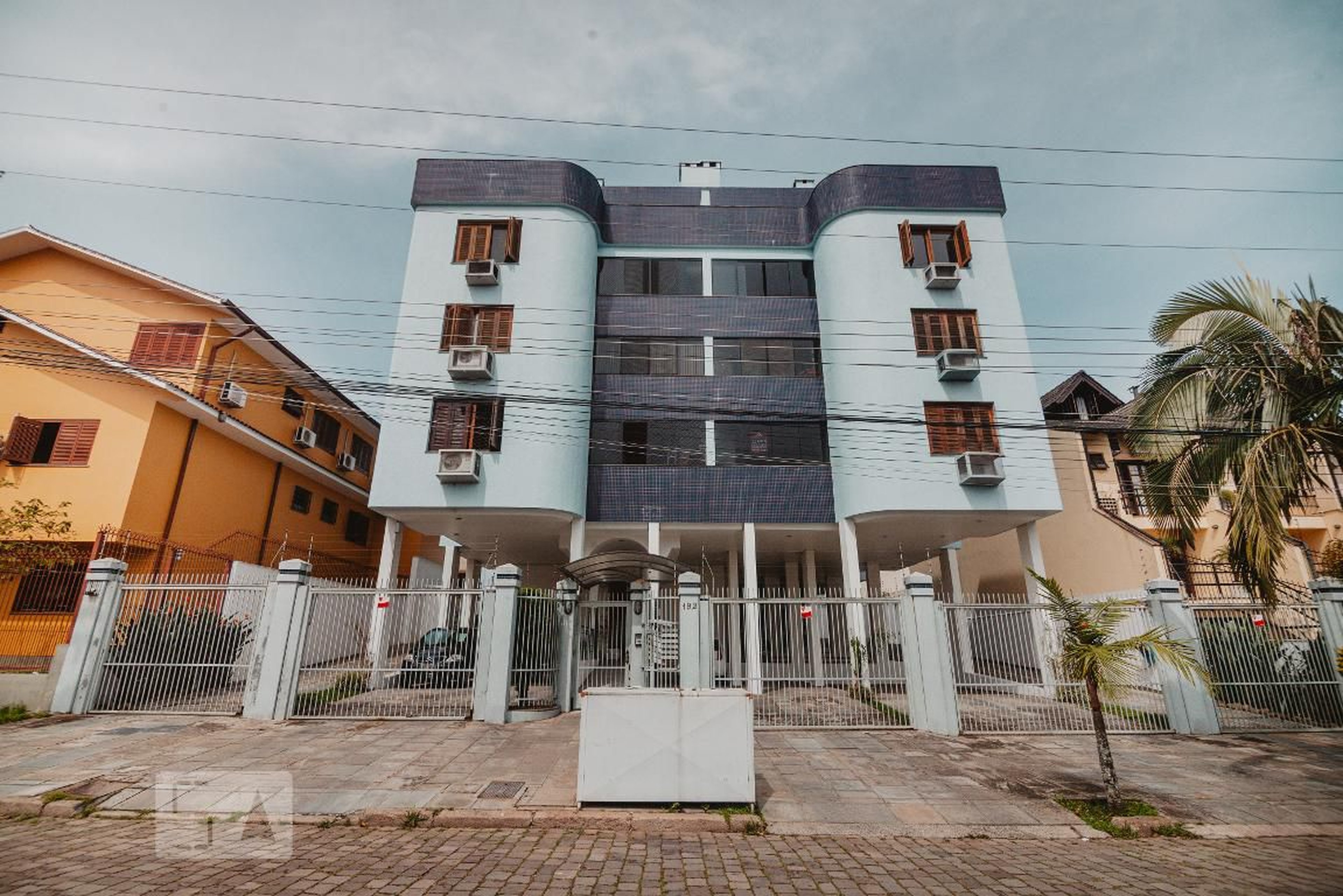 Fachada Condomínio em Rua Walir Zottis, 192