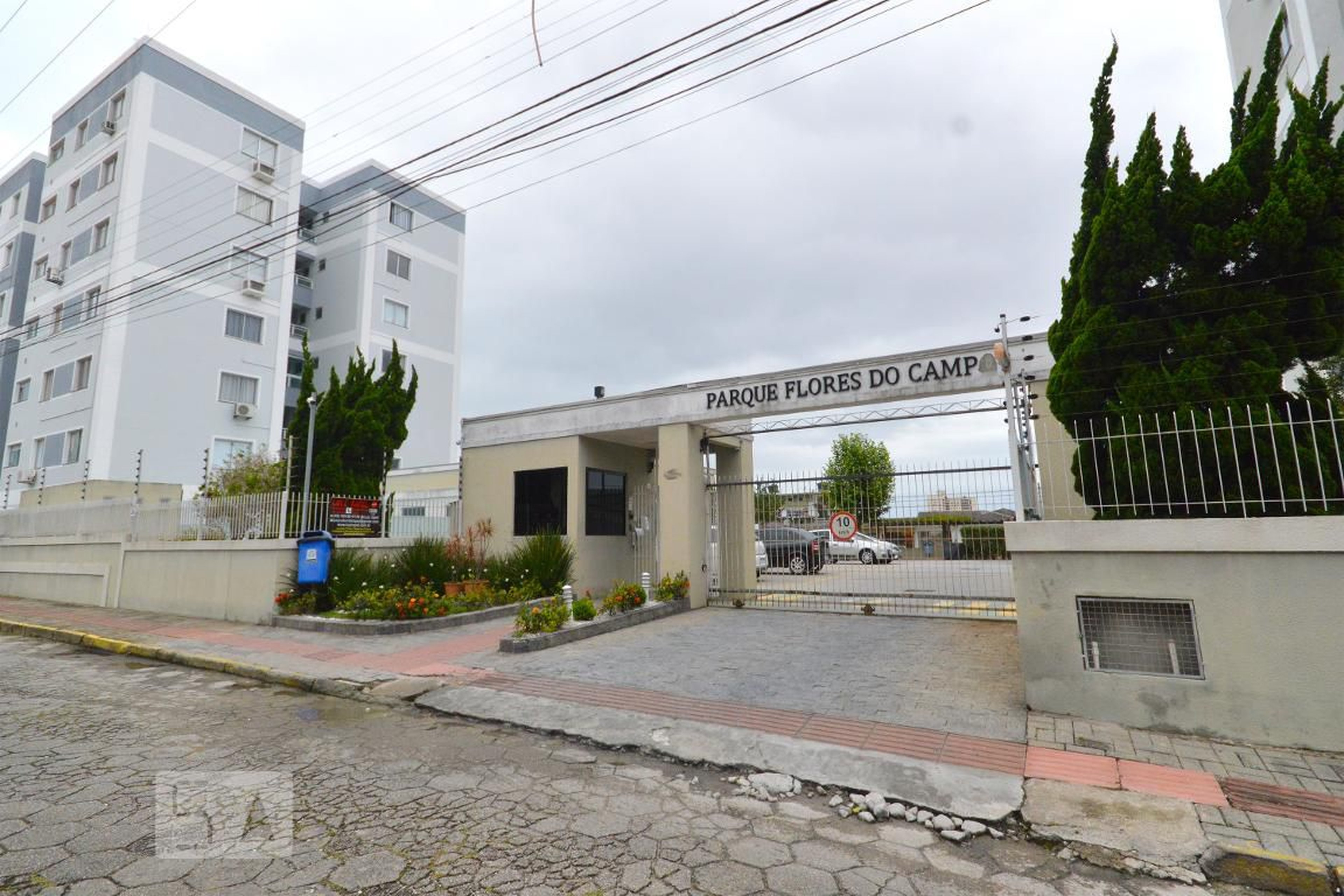 Fachada do condomínio Residencial Flores do Campo