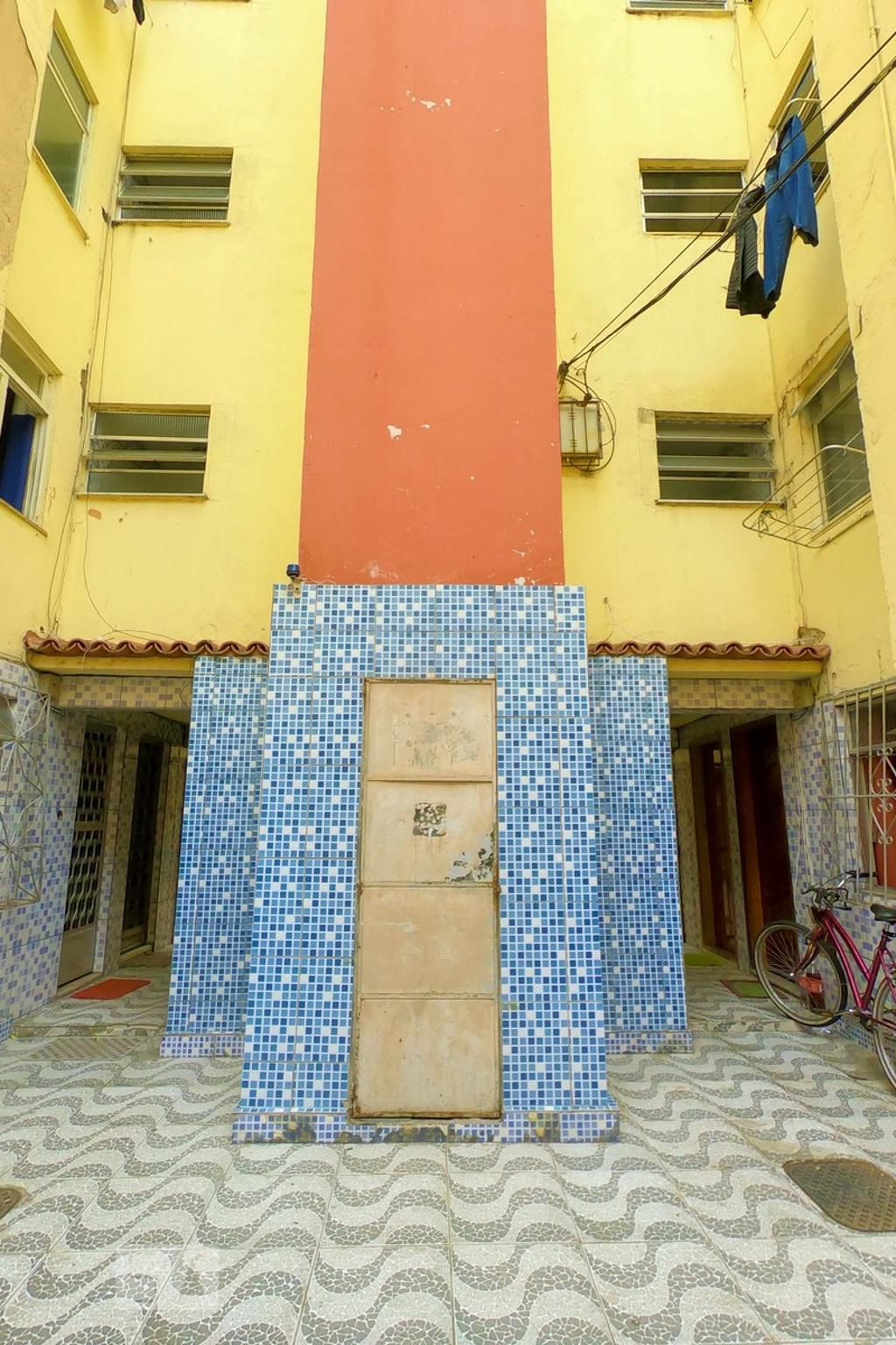 Fachada Condomínio em Rua Lagoa Clara, 135