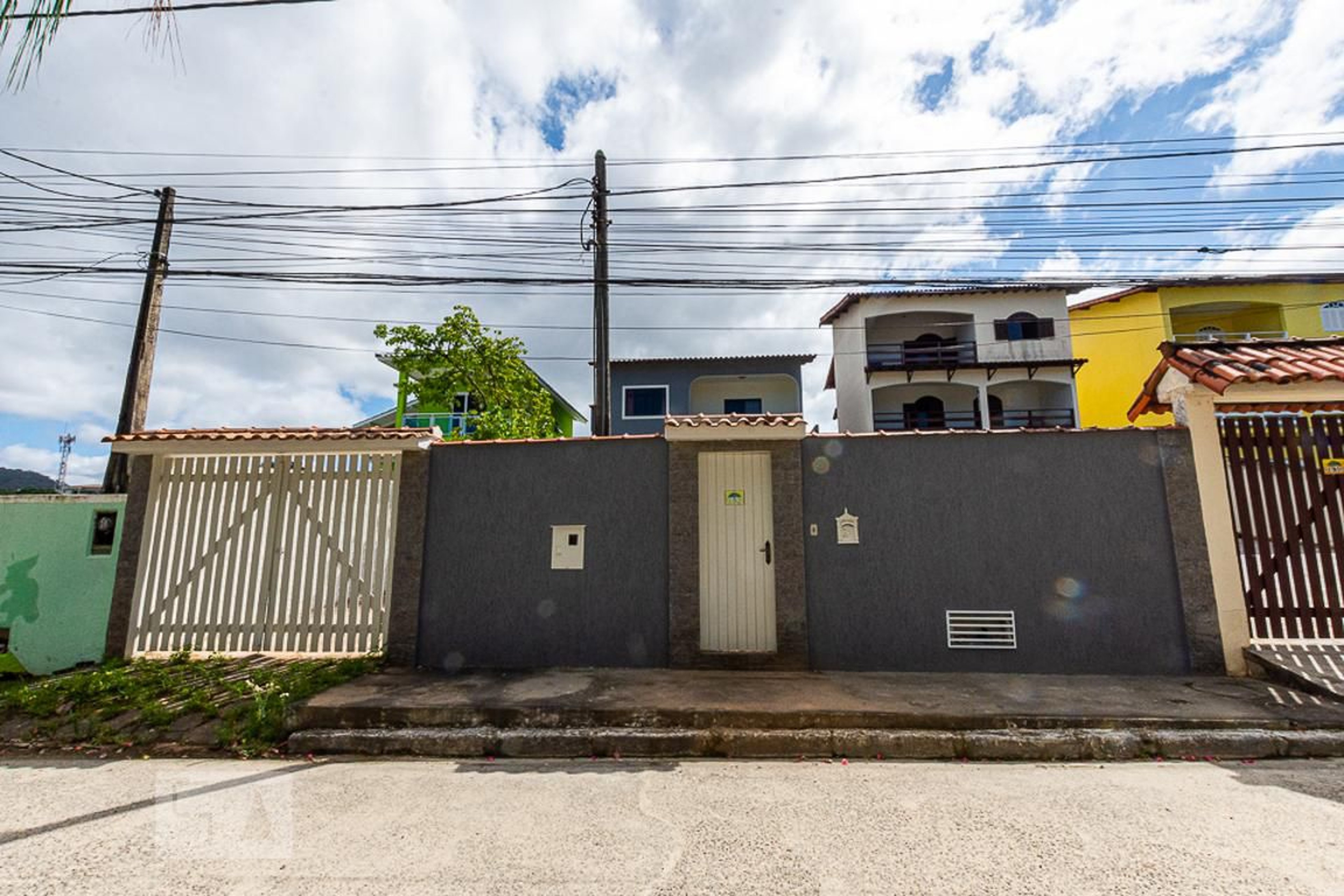 Fachada Condomínio em Rua Mario Young, 236