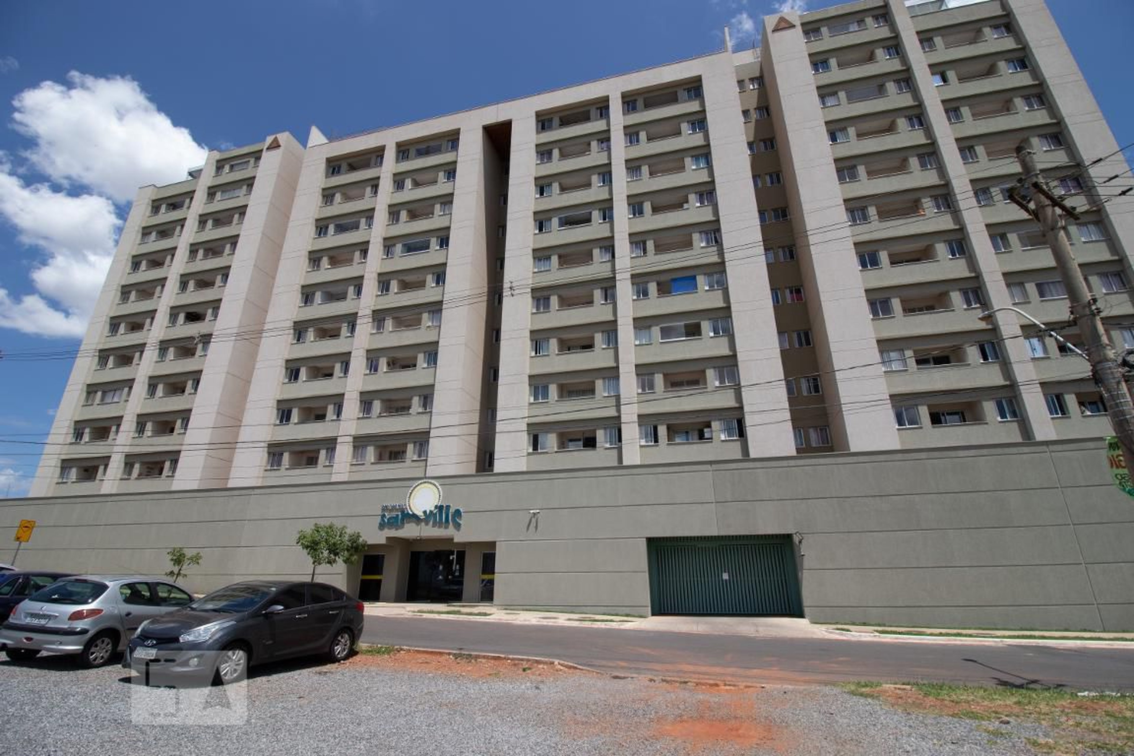Fachada do Condomínio Condomínio Samville