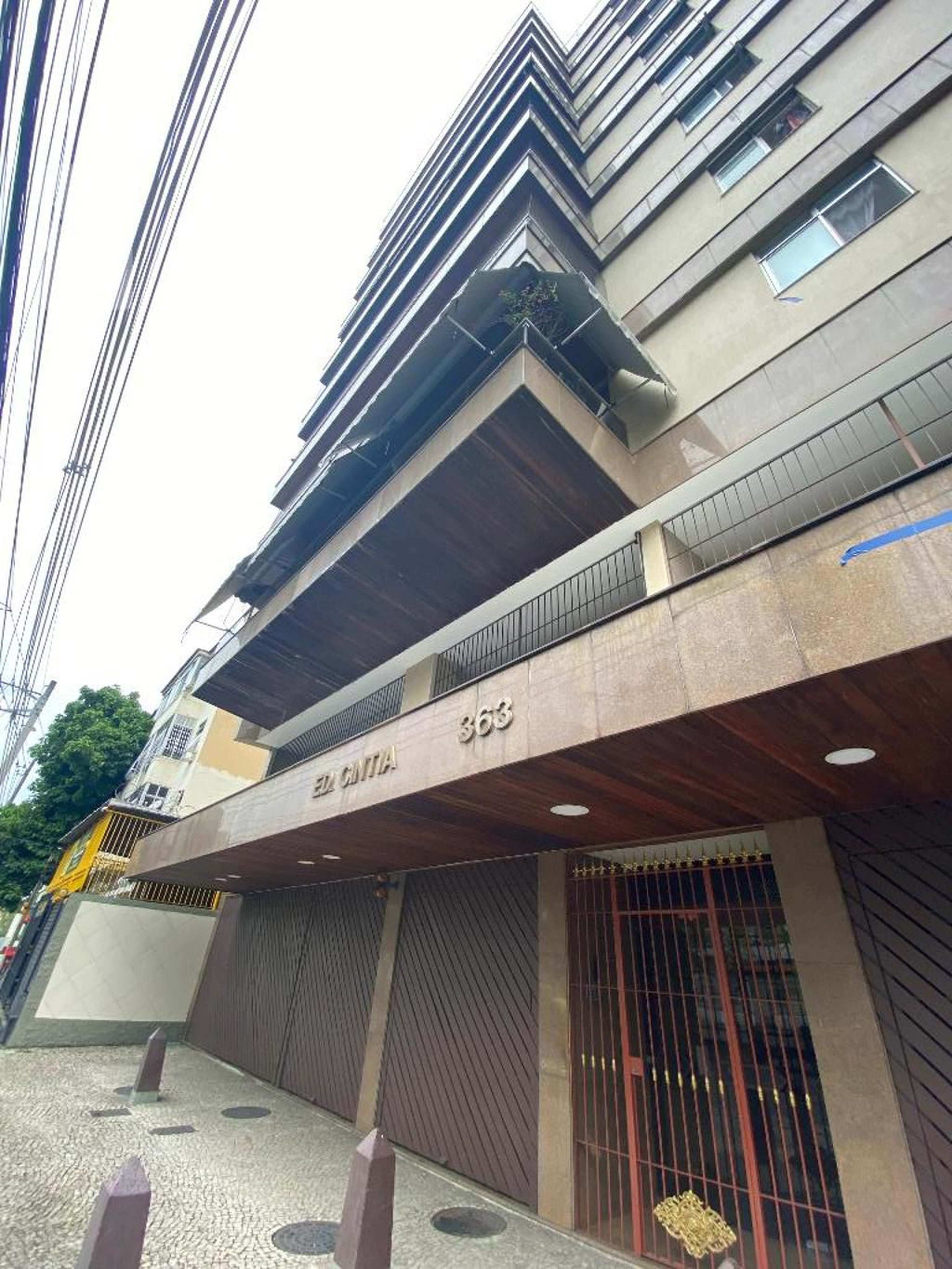 Fachada Condomínio em Rua Pontes Correia, 172