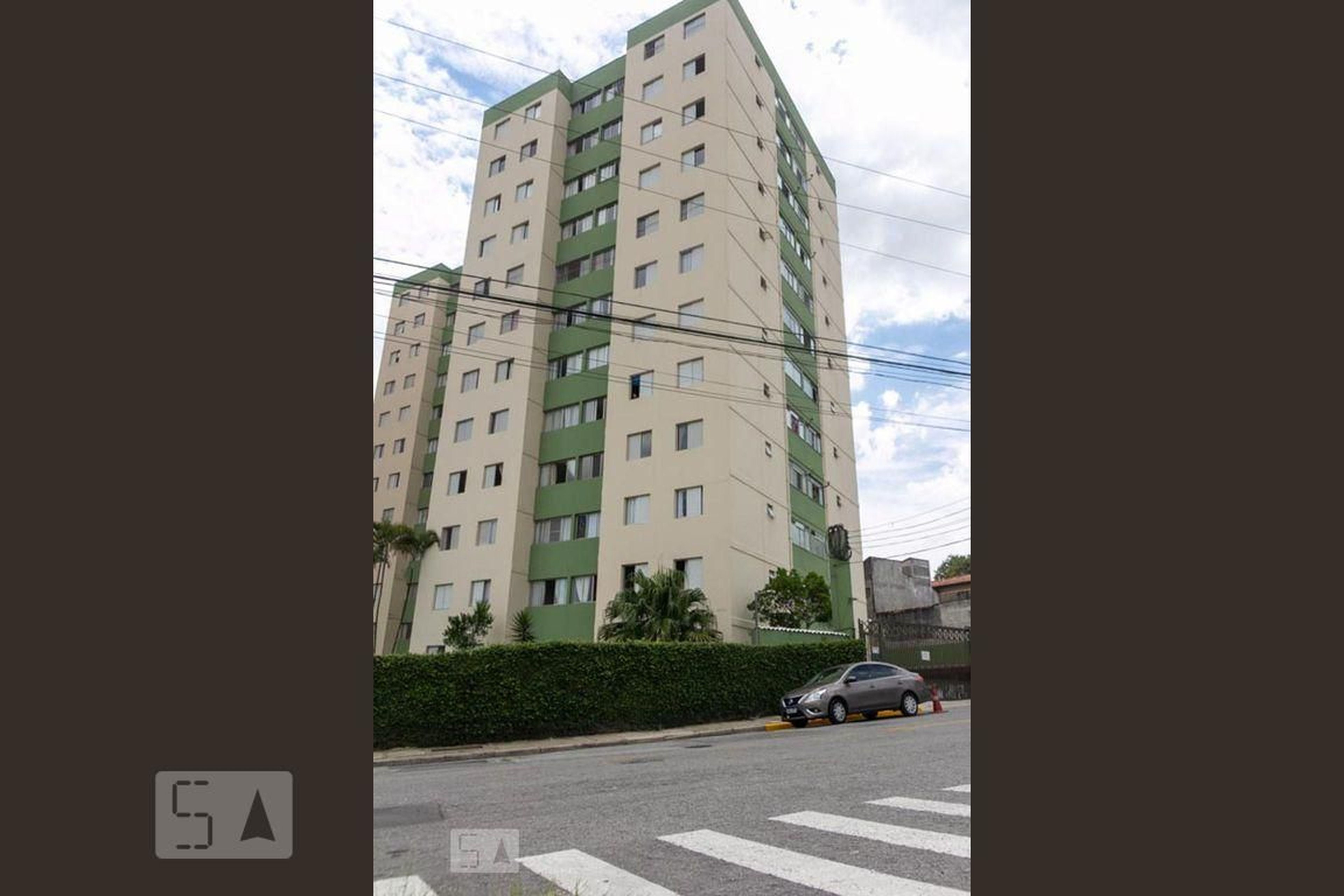 Fachada Condomínio em Rua das Laranjeiras, 133