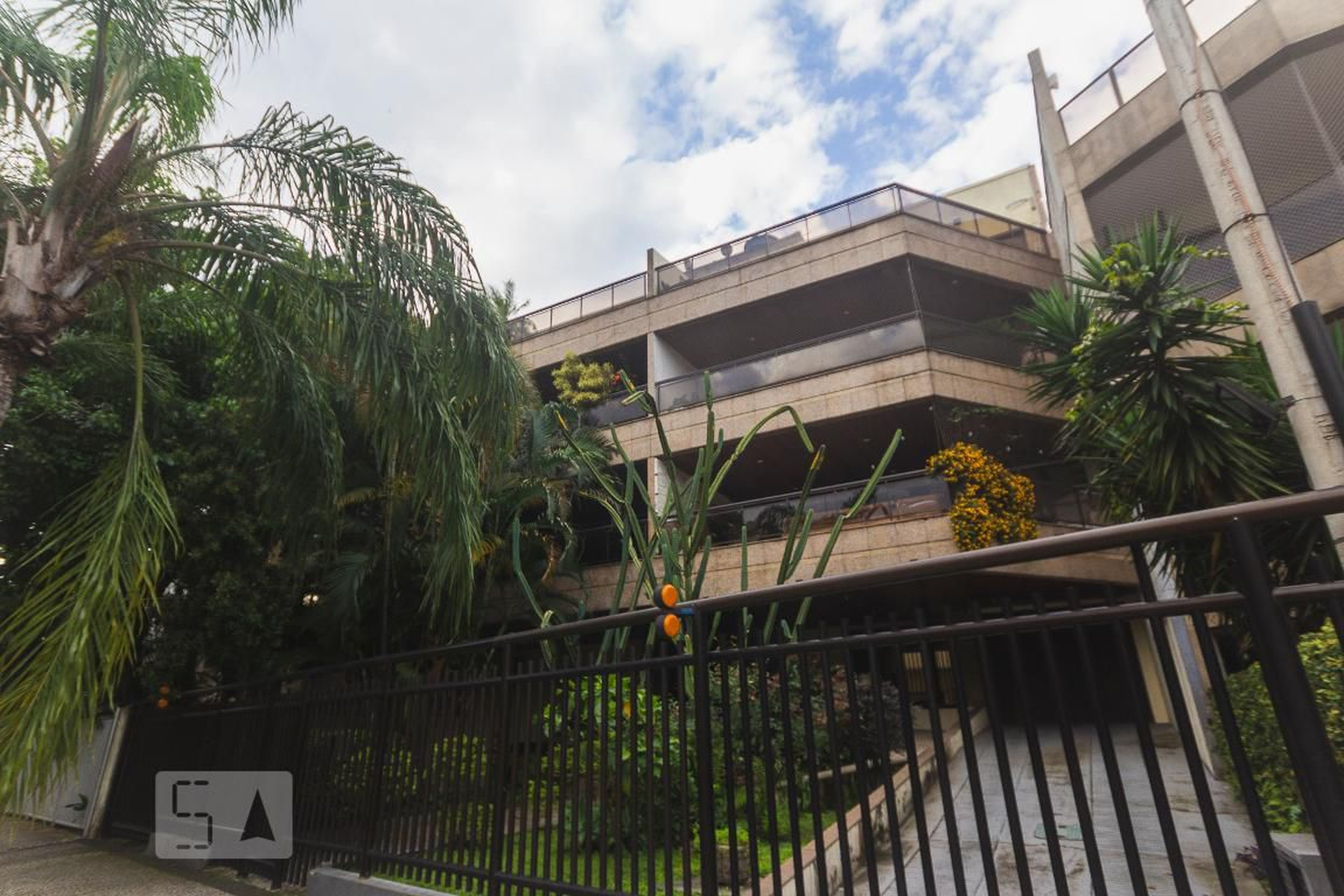 Fachada Condomínio em Avenida Alda Garrido, 408