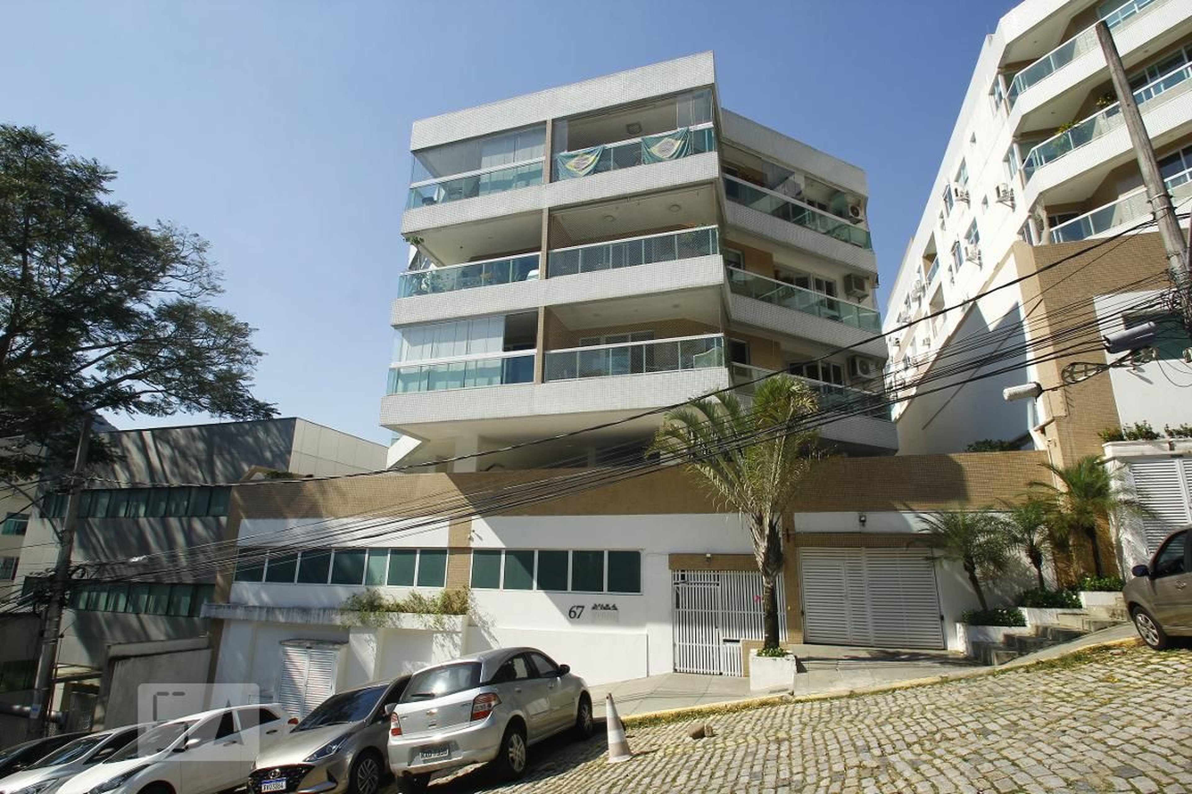 Fachada do Prédio Condomínio em Rua Macedo Sobrinho, 67