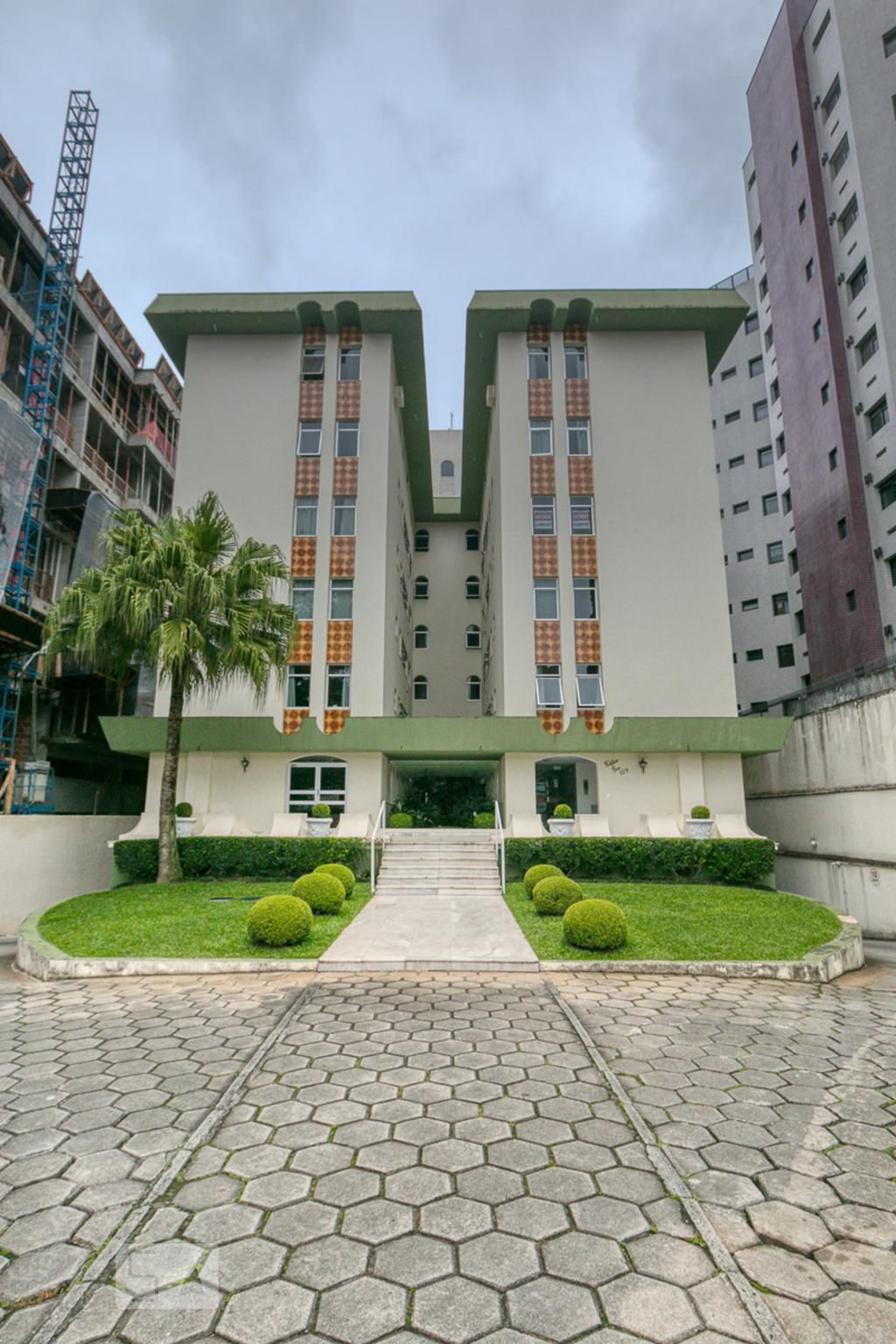 Fachada do condomínio Edifício Ira