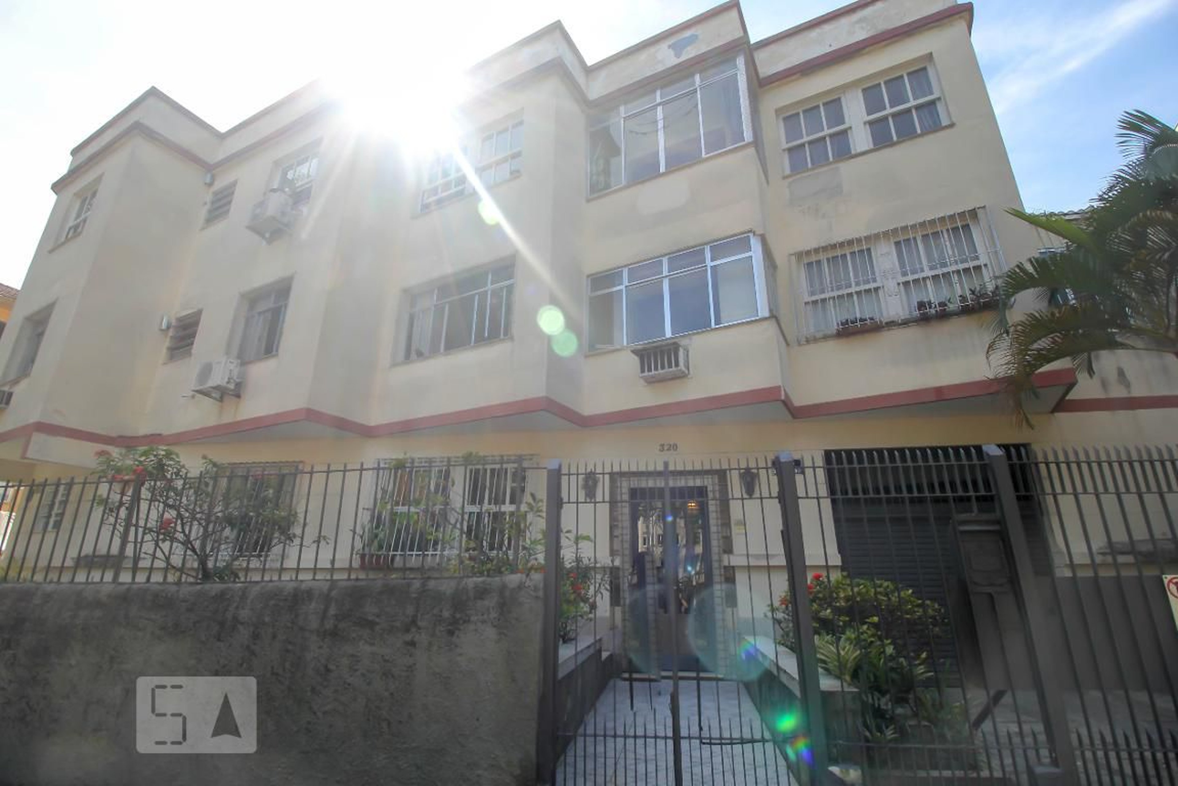 Fachada do Prédio Condomínio em Rua São Clemente, 320