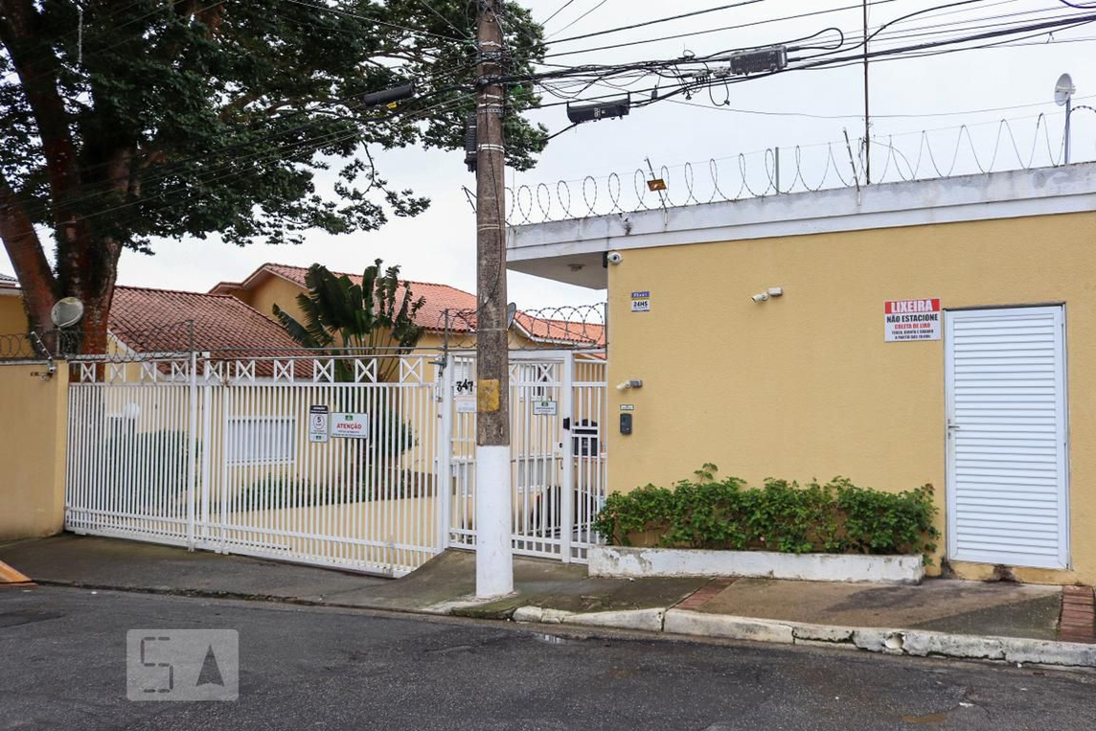 Fachada do Condomínio Condomínio em Rua Doutor Freitas Valê, 347