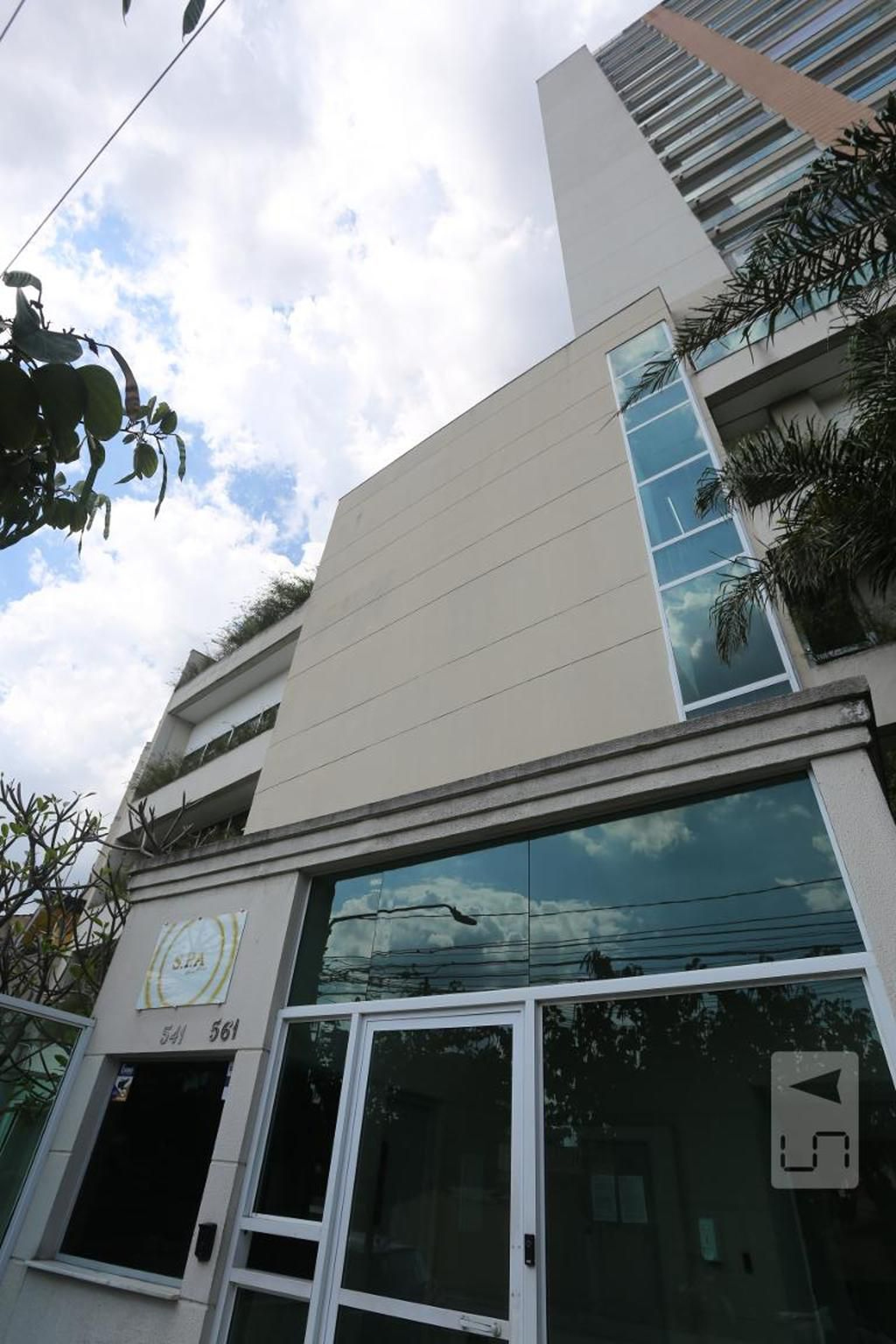 Fachada do Condomínio Condomínio SPA Home Plaza