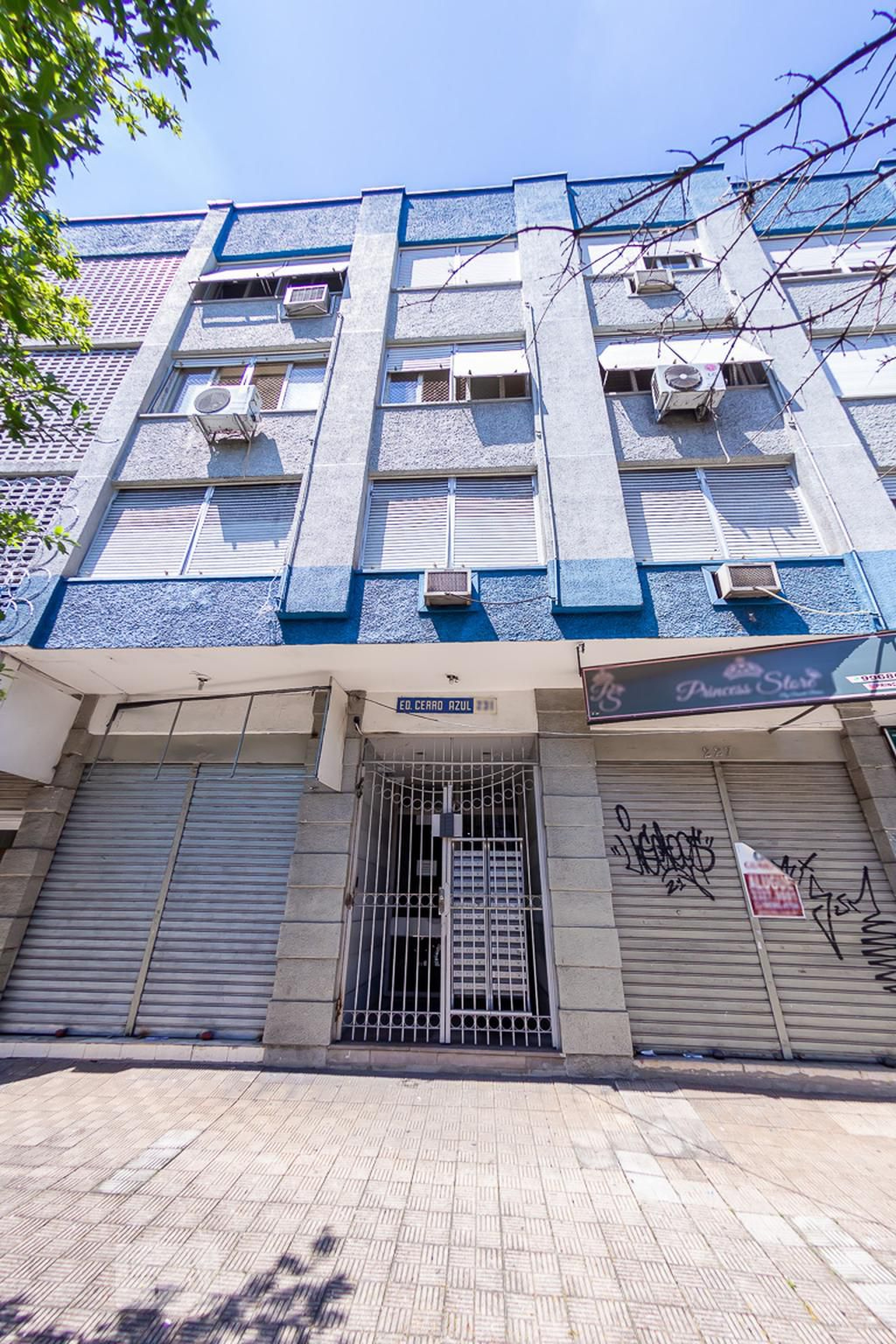 Fachada do Prédio Condomínio Cedo Azul