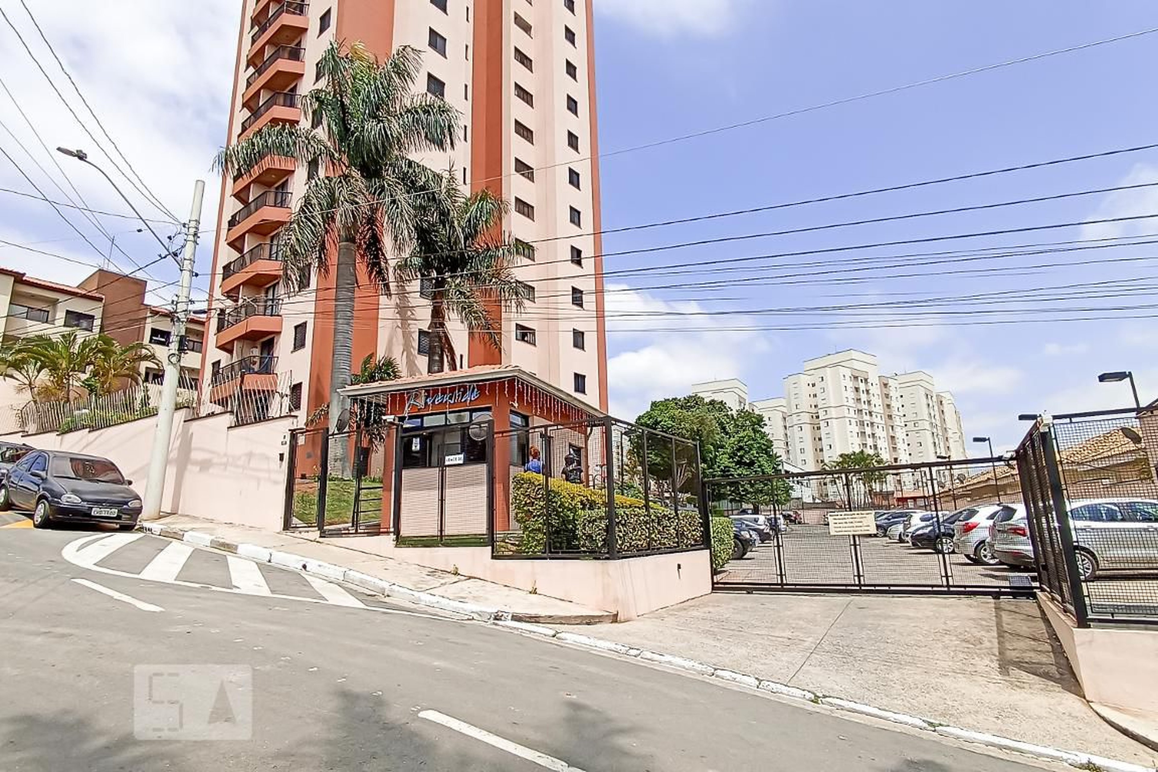 Fachada do condomínio Condomínio Riverside